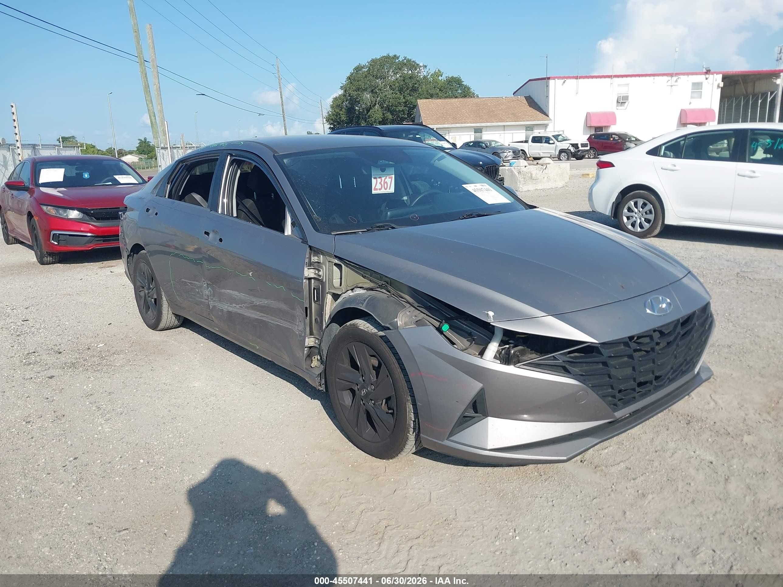 2021 Hyundai Elantra SEL, VIN KMHLM4AG6MU173858 — Side