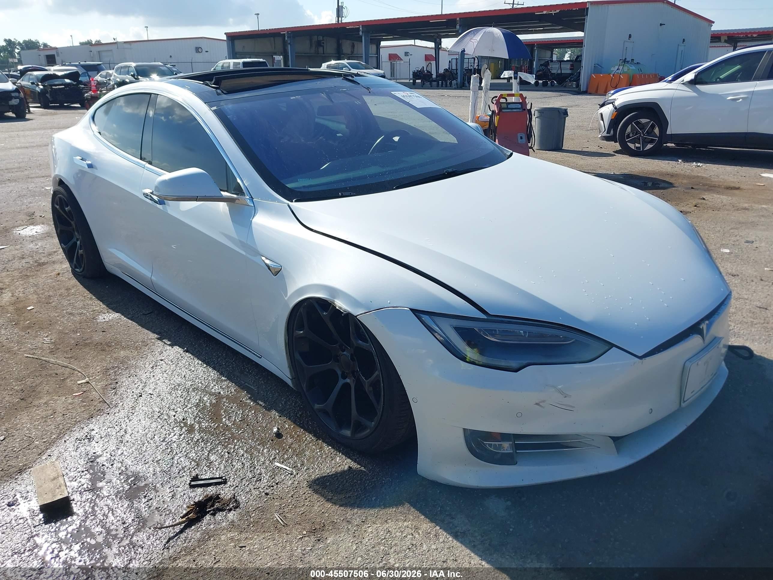 2018 Tesla Model S 75D, VIN 5YJSA1E28JF246822 — Front end