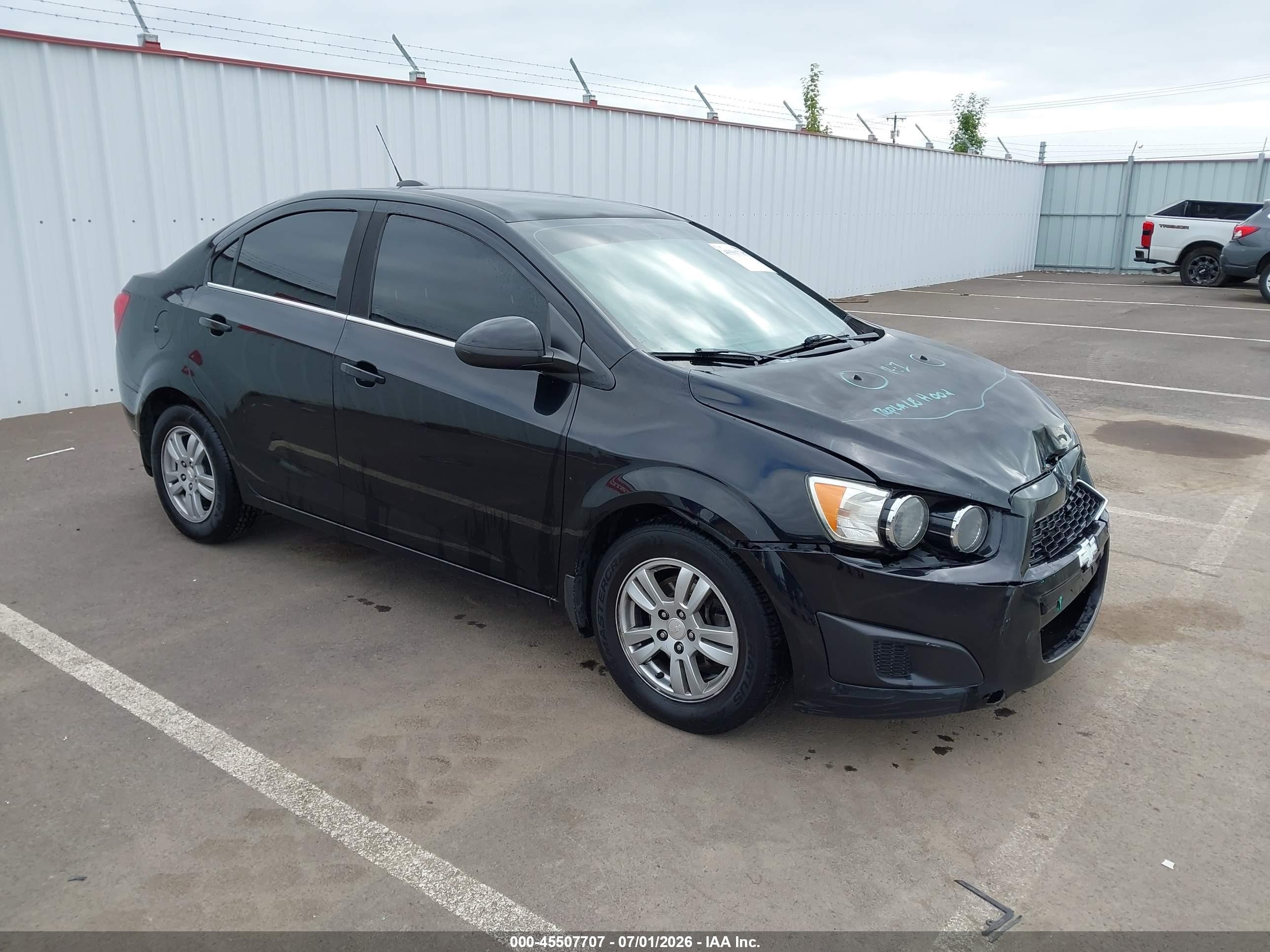 2016 Chevrolet Sonic LT, VIN 1G1JC5SG0G4114725 — Перед