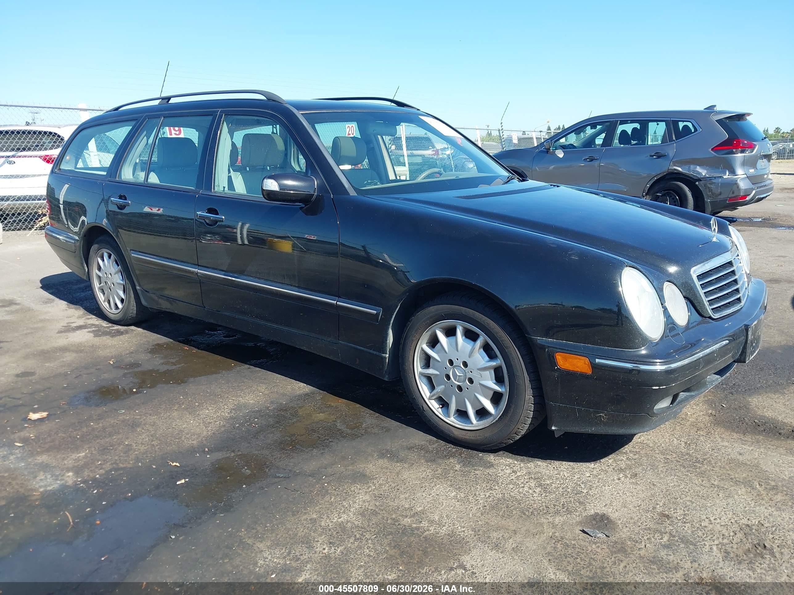 2002 Mercedes-Benz E 320, VIN WDBJH82J02X070737 — Side