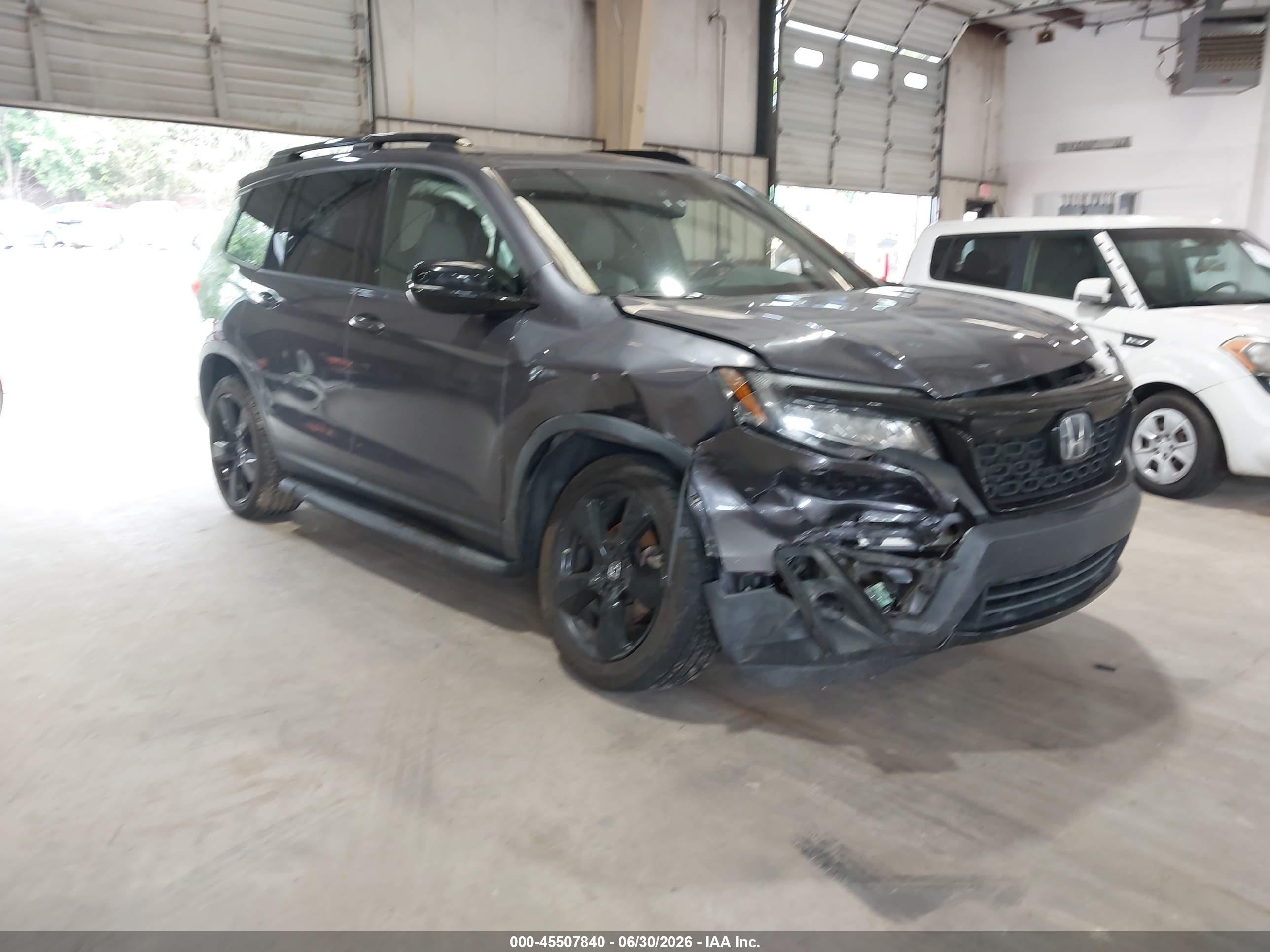 2021 Honda Passport Elite, VIN 5FNYF8H08MB019987 — Front end