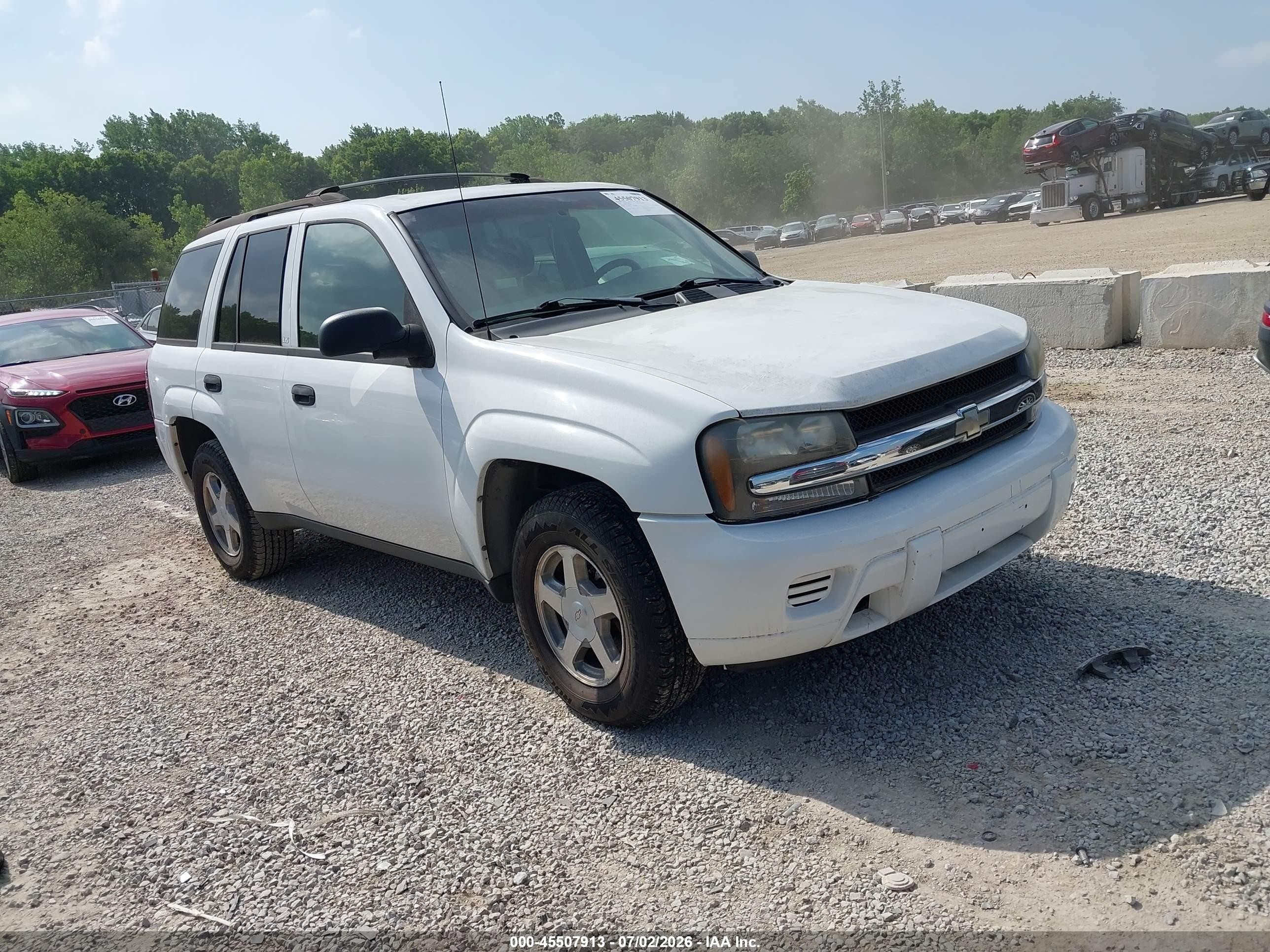 2004 Chevrolet TrailBlazer LS, VIN 1GNDS13S542301007 — Normal wear