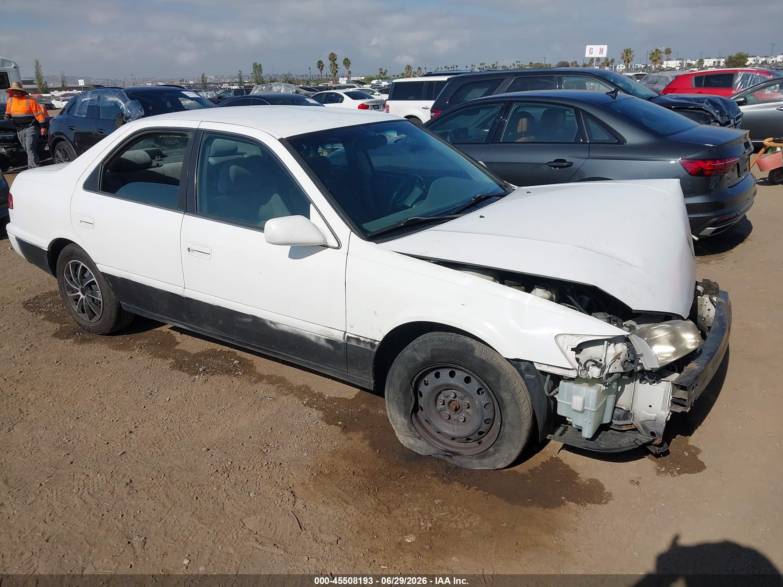 2001 Toyota Camry LE, VIN JT2BG22K610545466 — Normal wear