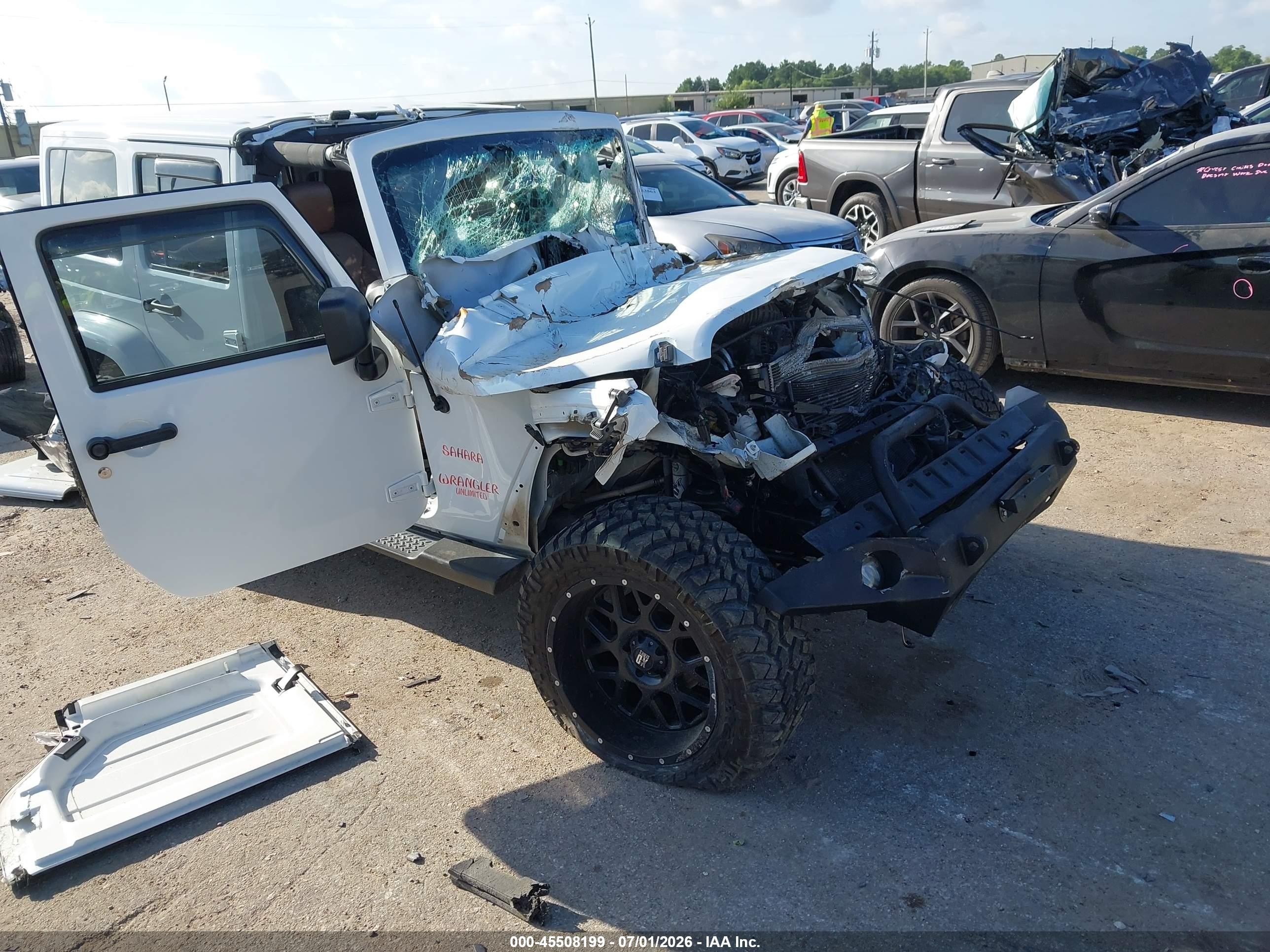 2017 Jeep Wrangler Unlimited Sahara, VIN 1C4HJWEG9HL605508 — Front end