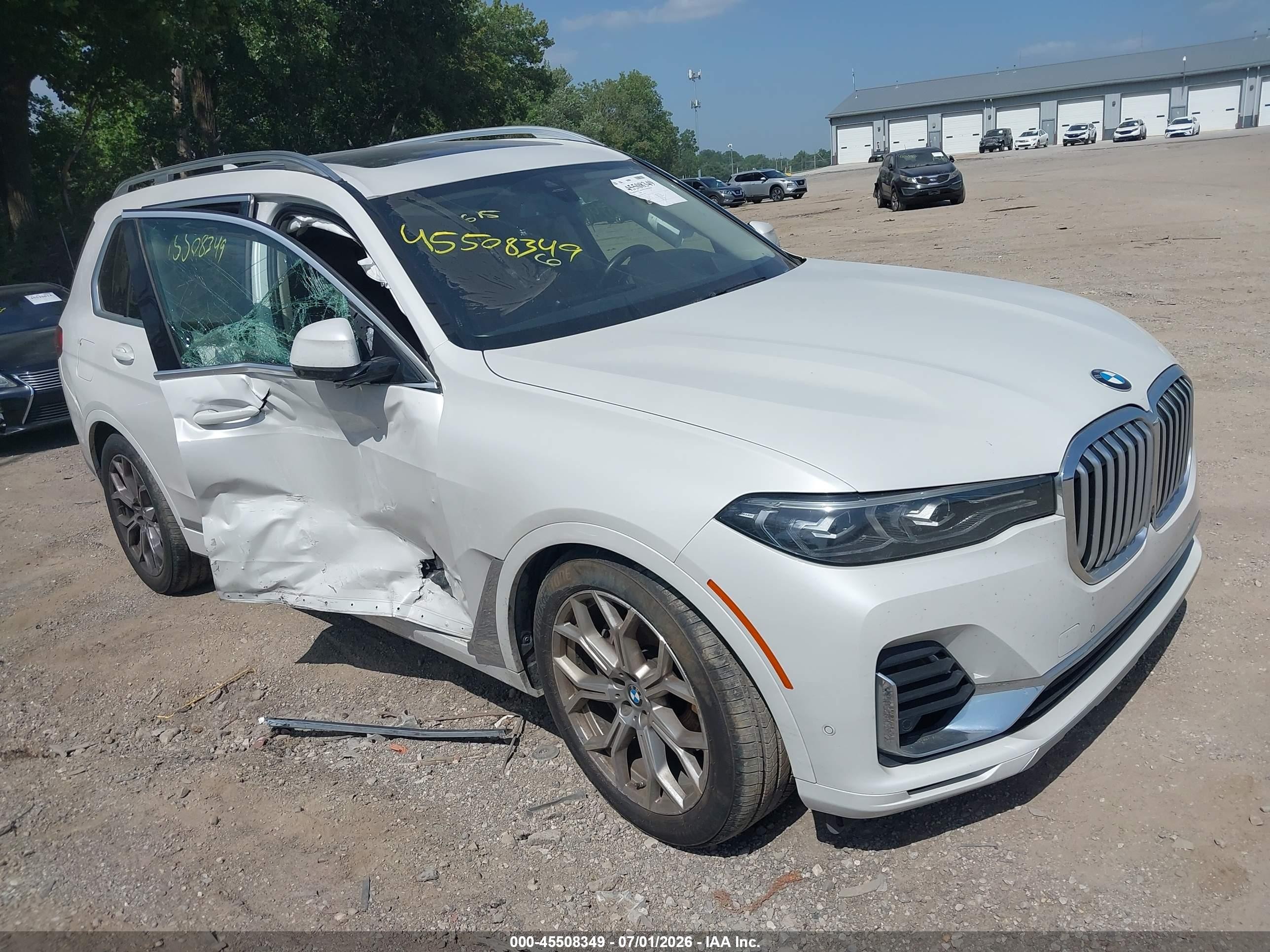 2022 BMW X7 xDrive40i, VIN 5UXCW2C09N9L58976 — Front end