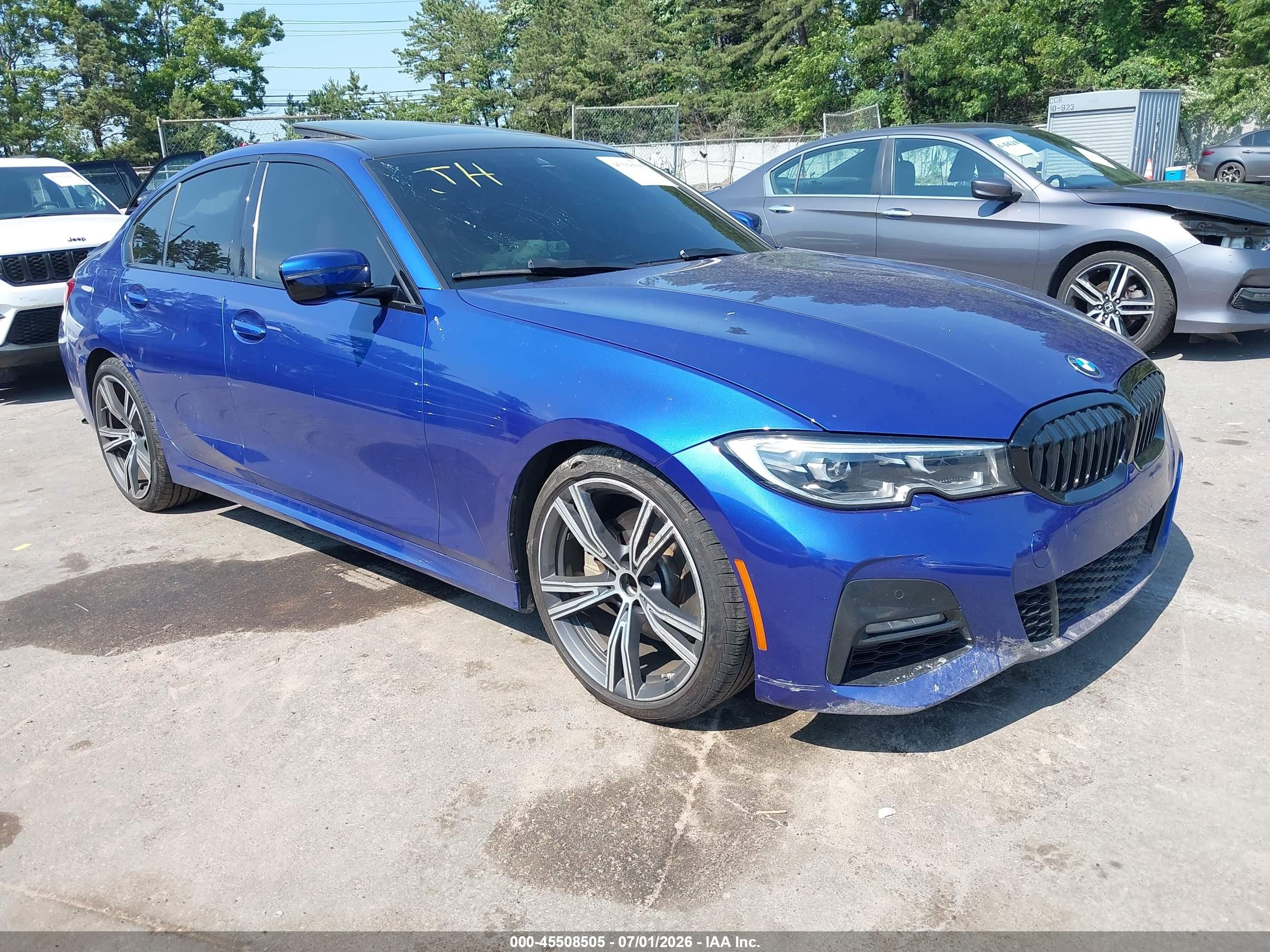 2020 BMW 3 Series 330i xDrive, VIN 3MW5R7J03L8B29814 — Перед