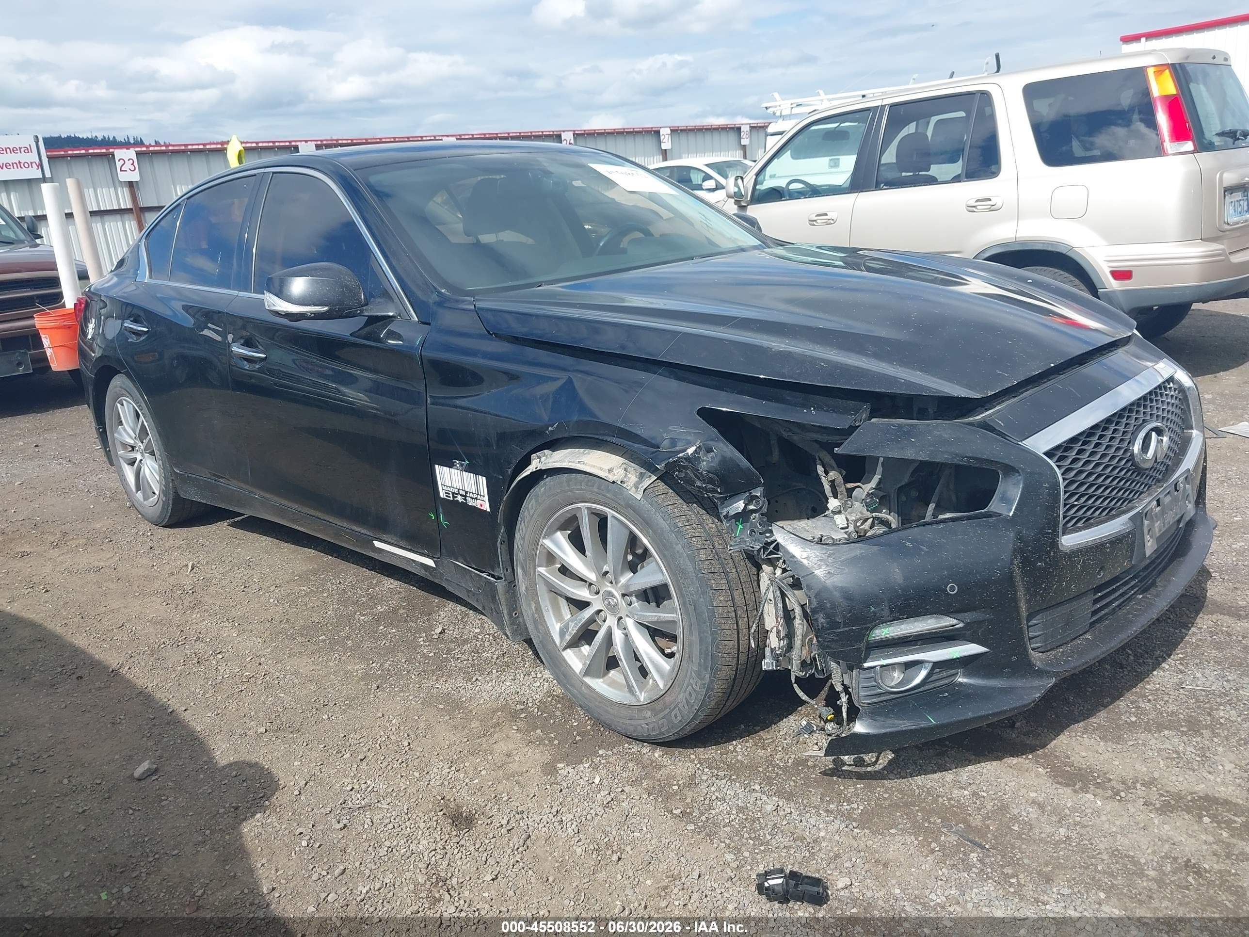 2014 Infiniti Q50 Premium, VIN JN1BV7AR5EM686538 — Front end