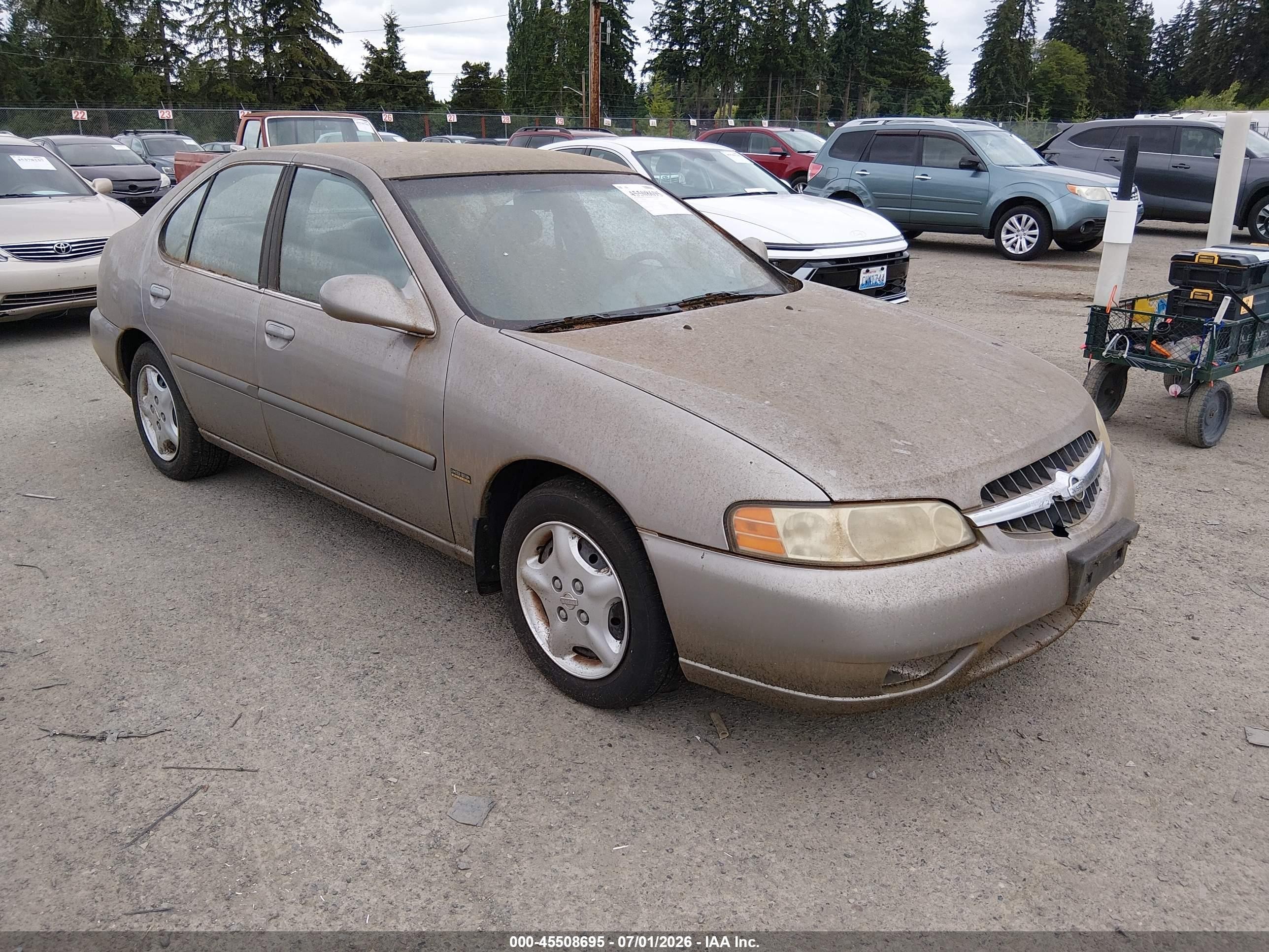 2001 Nissan Altima GXE, VIN 1N4DL01D01C132353 — Normal wear