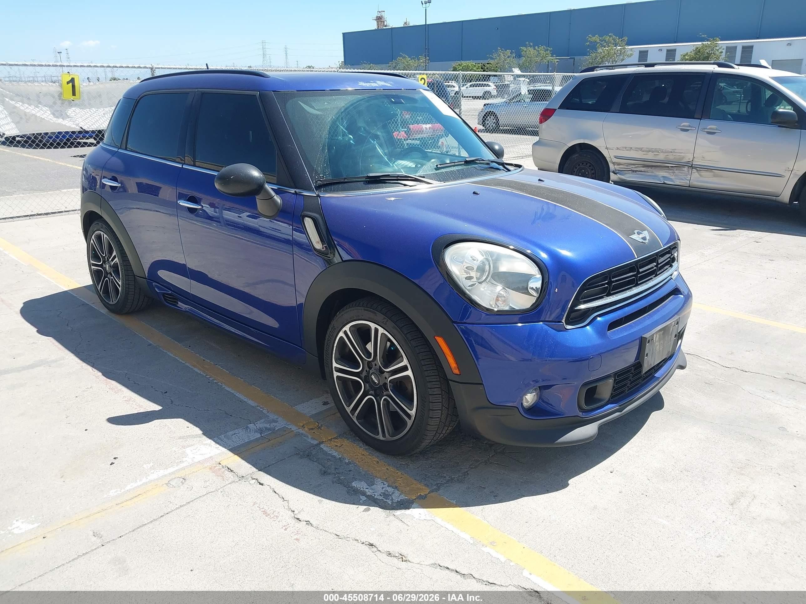2015 MINI Countryman S, VIN WMWZC3C58FWT03649 — Side