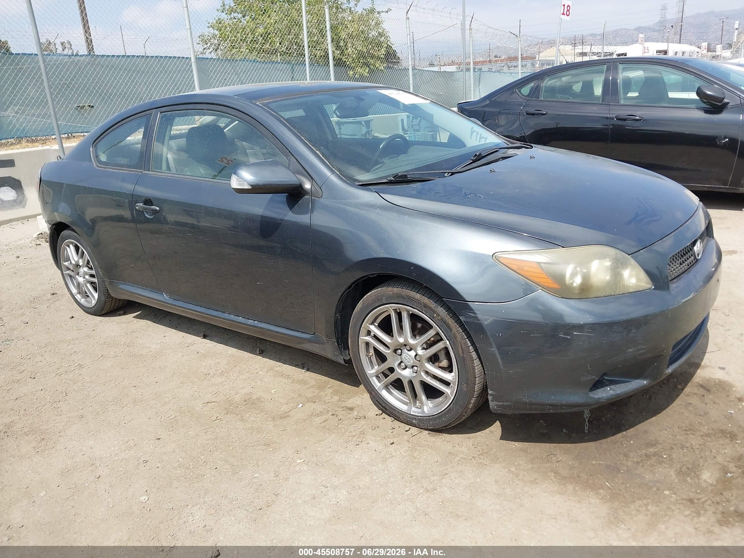 2008 Scion tC, VIN JTKDE167180254138 — Зад