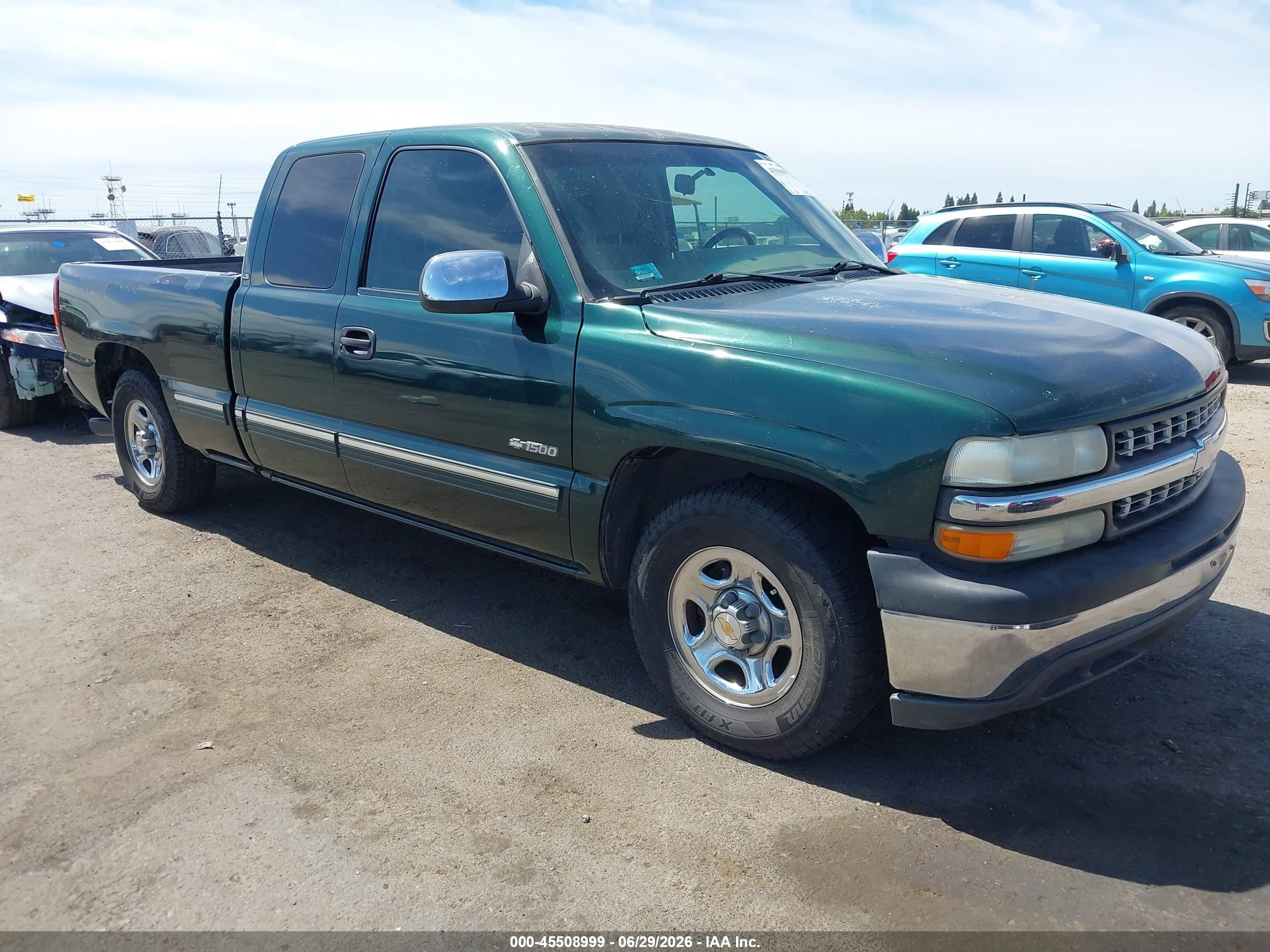 2002 Chevrolet Silverado 1500 LS, VIN 2GCEC19V421221738 — Roof