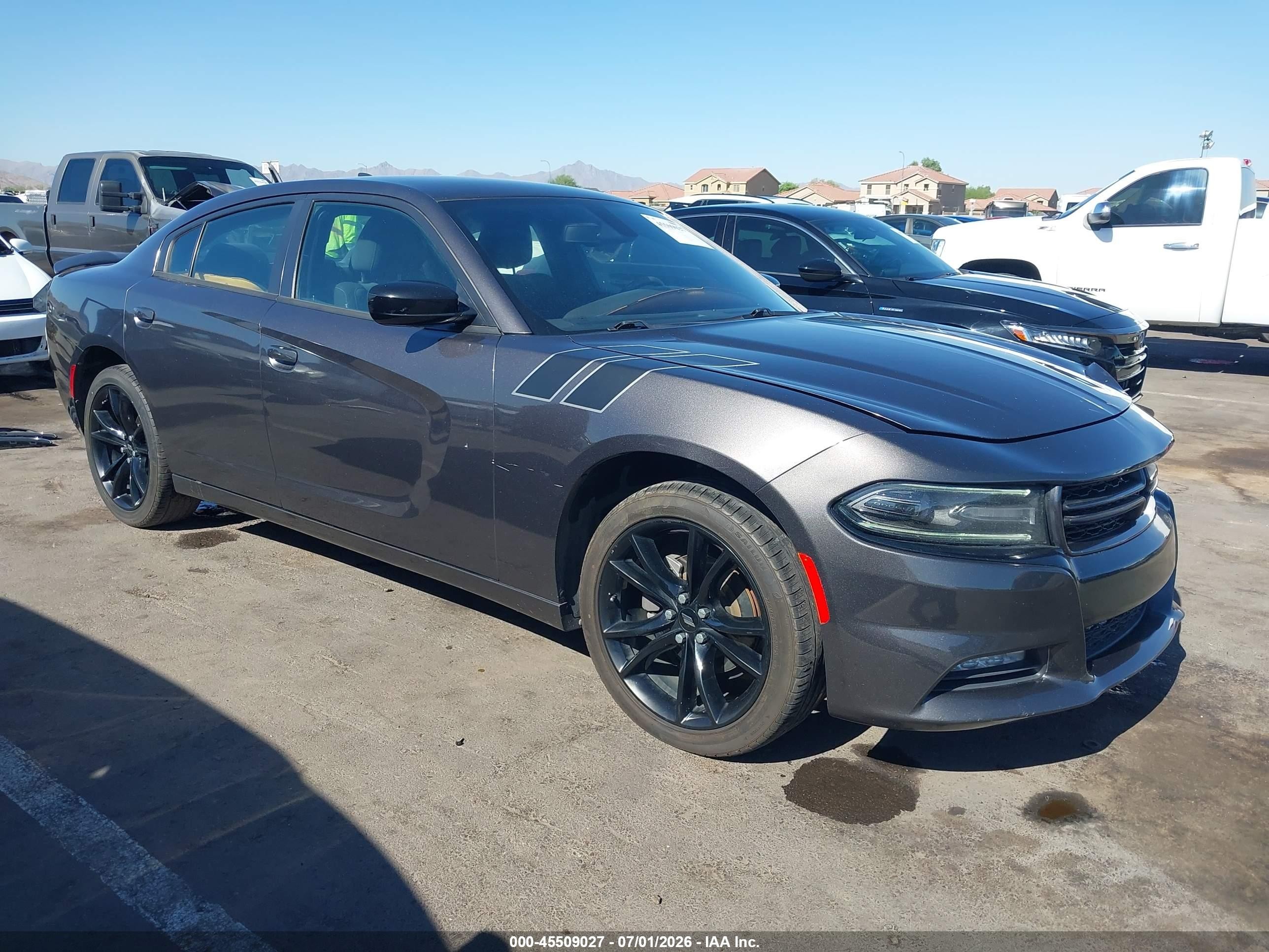 2017 Dodge Charger SXT, VIN 2C3CDXHG4HH667029 — Перед