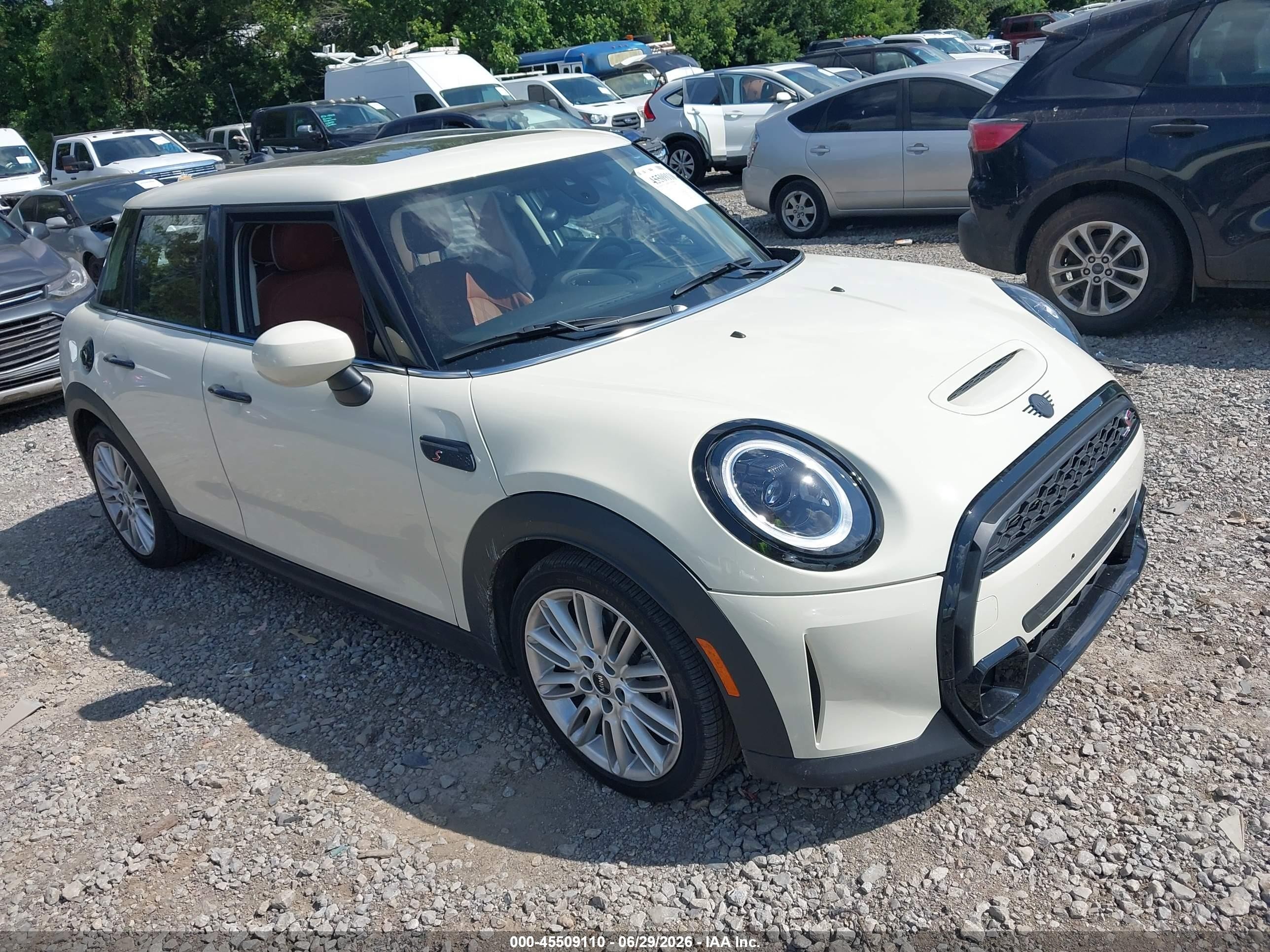 2022 MINI Hardtop 4 Door Cooper S, VIN WMW53DK07N2R35669 — Side