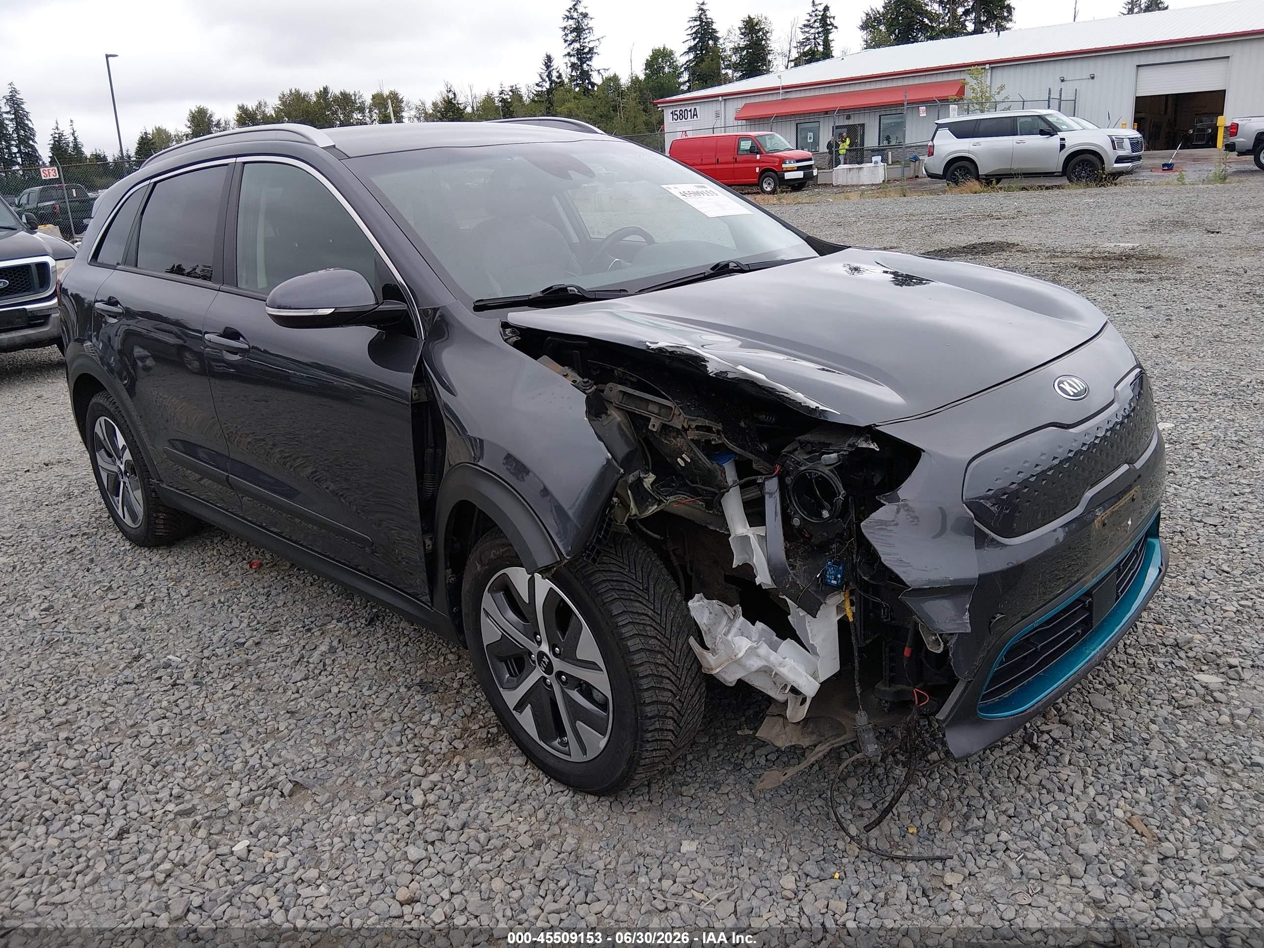 2020 Kia Niro EX, VIN KNDCC3LGXL5047428 — Front end