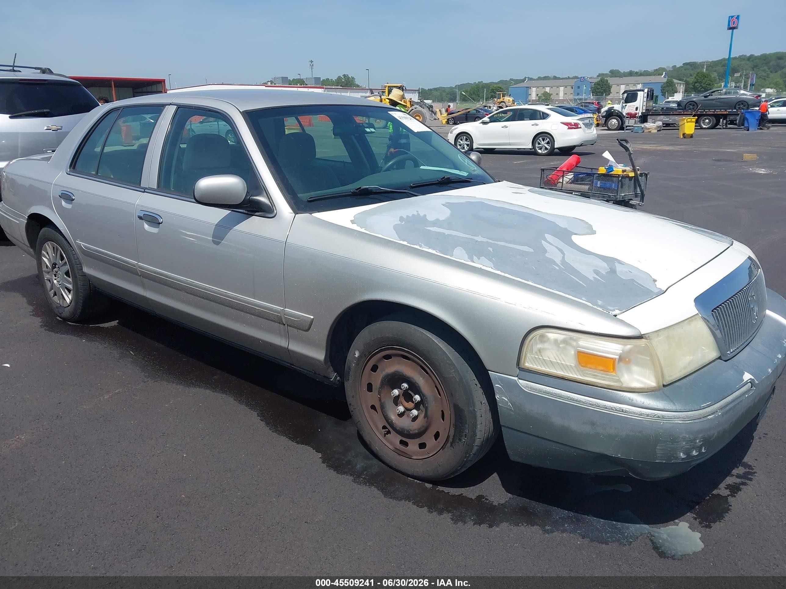 2006 Mercury Grand Marquis GS, VIN 2MEFM74V66X645175 — Normal wear
