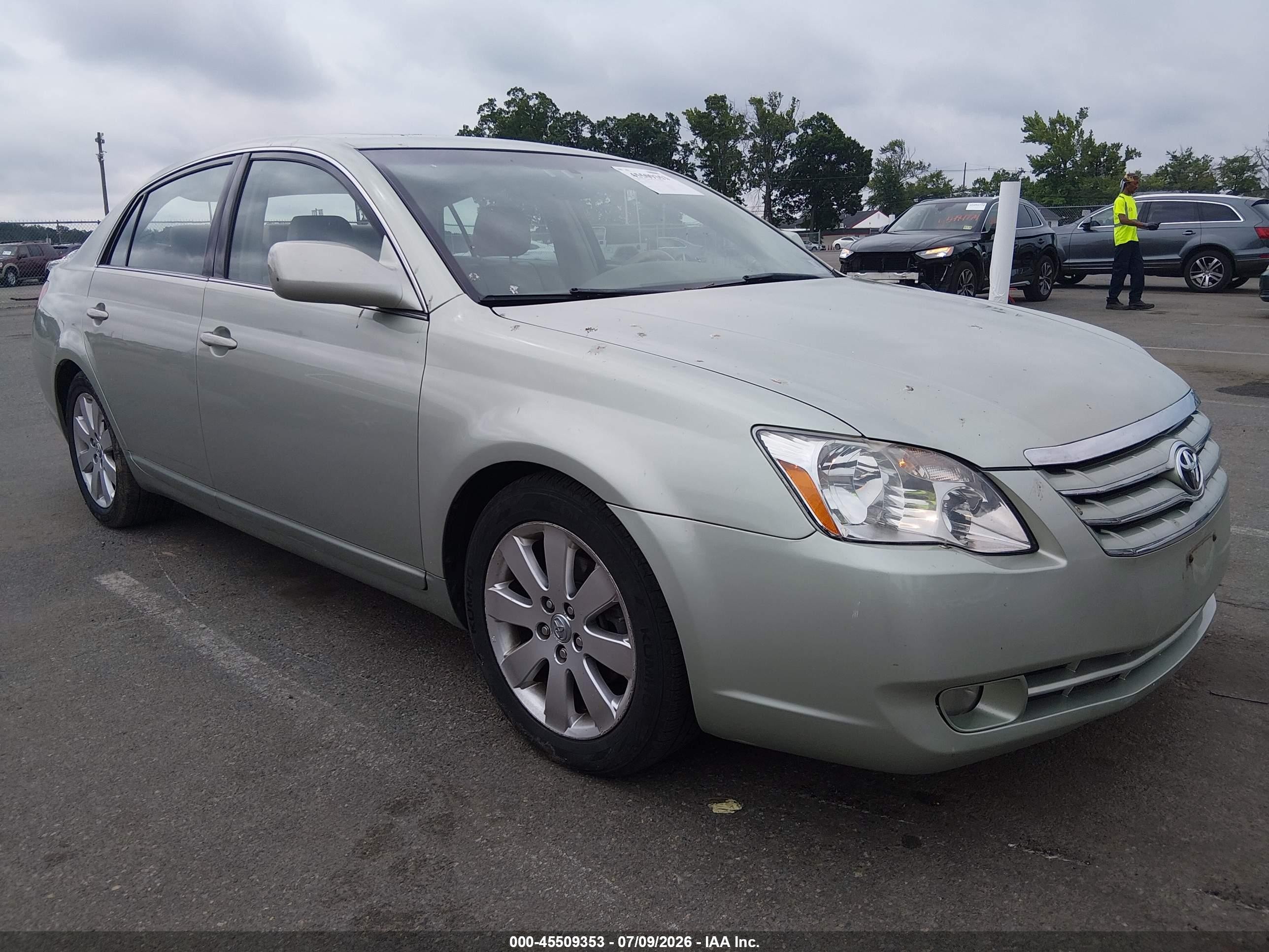 2006 Toyota Avalon XLS, VIN 4T1BK36B56U077926 — Rear end