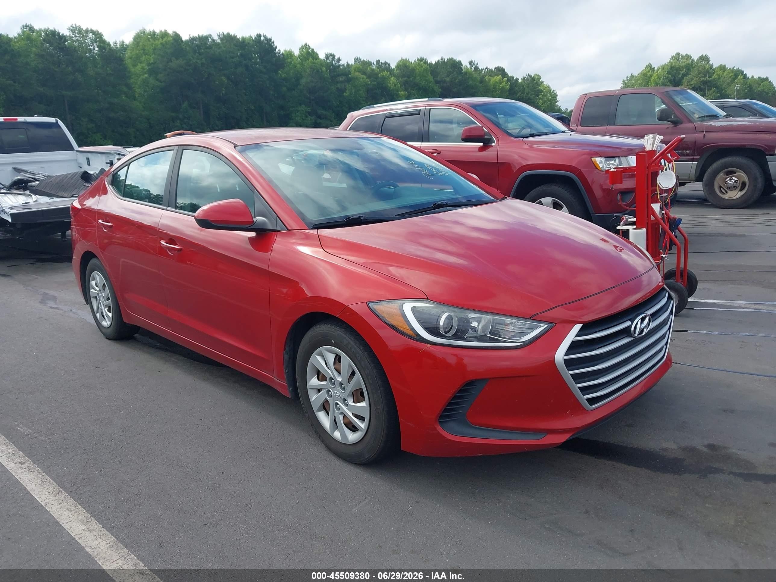 2018 Hyundai Elantra SE, VIN 5NPD74LF7JH349567 — Normal wear