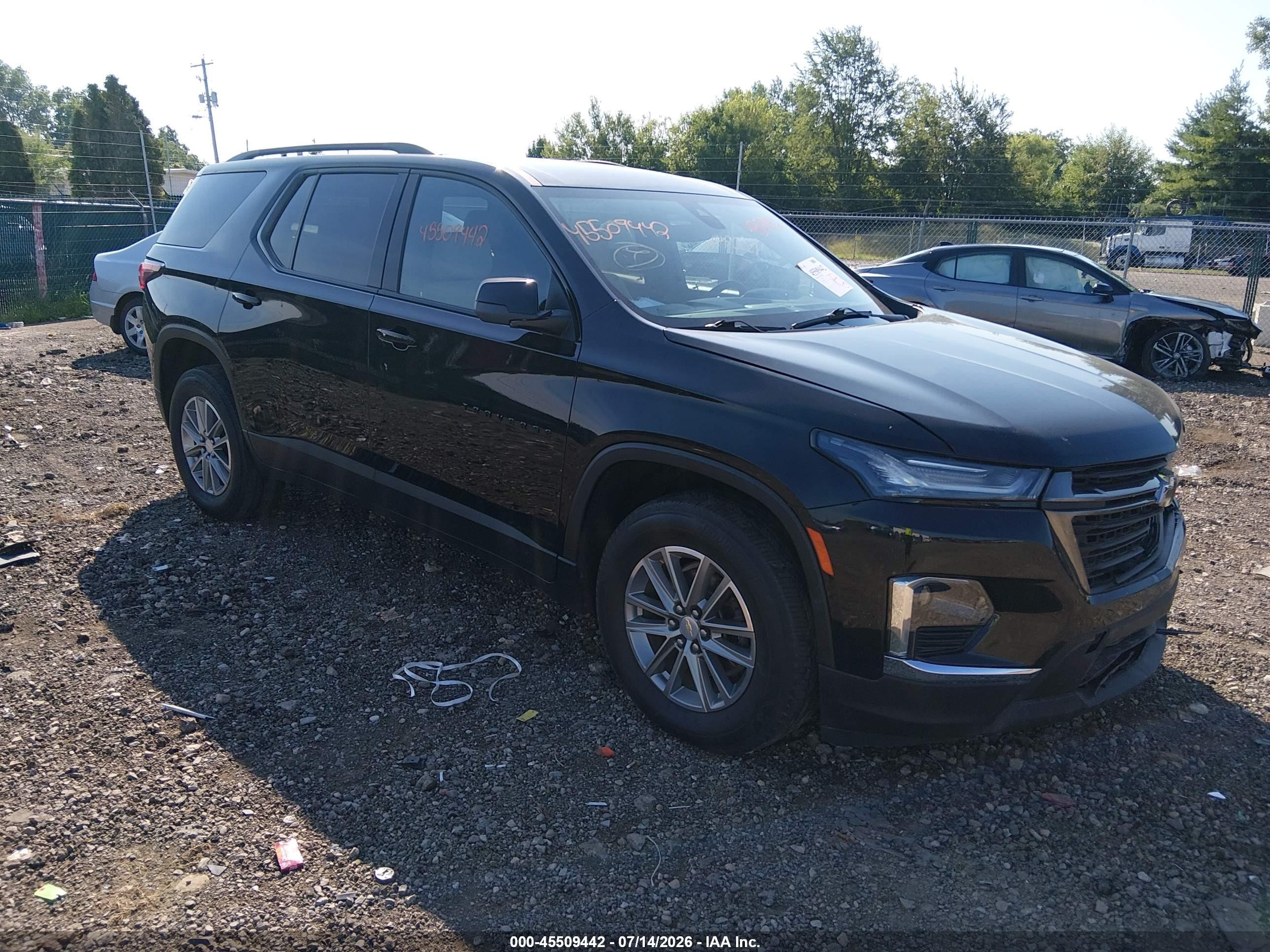 2022 Chevrolet Traverse LS, VIN 1GNEVFKW9NJ112106 — Front end