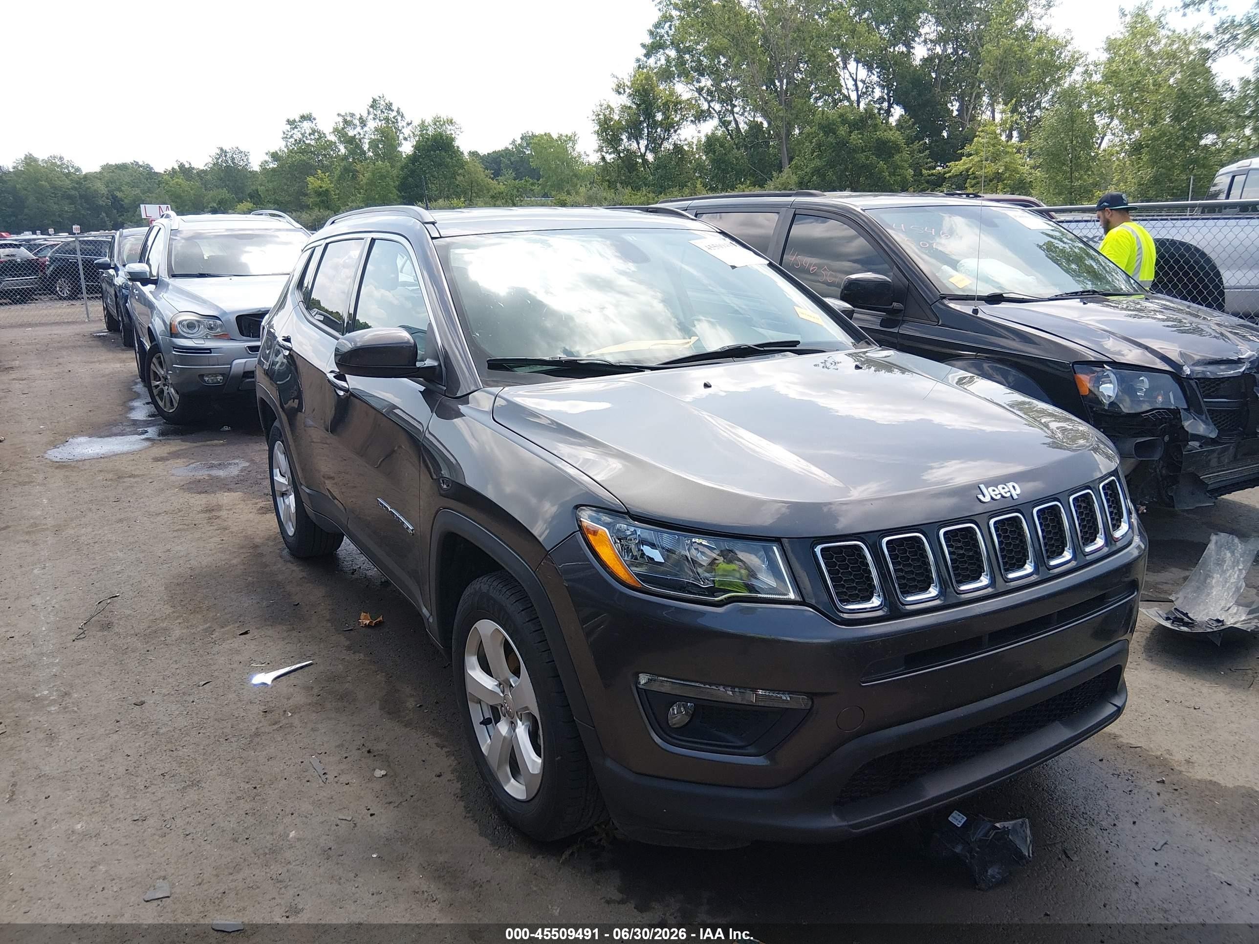 2019 Jeep Compass Altitude, VIN 3C4NJCBB0KT677333 — Зад