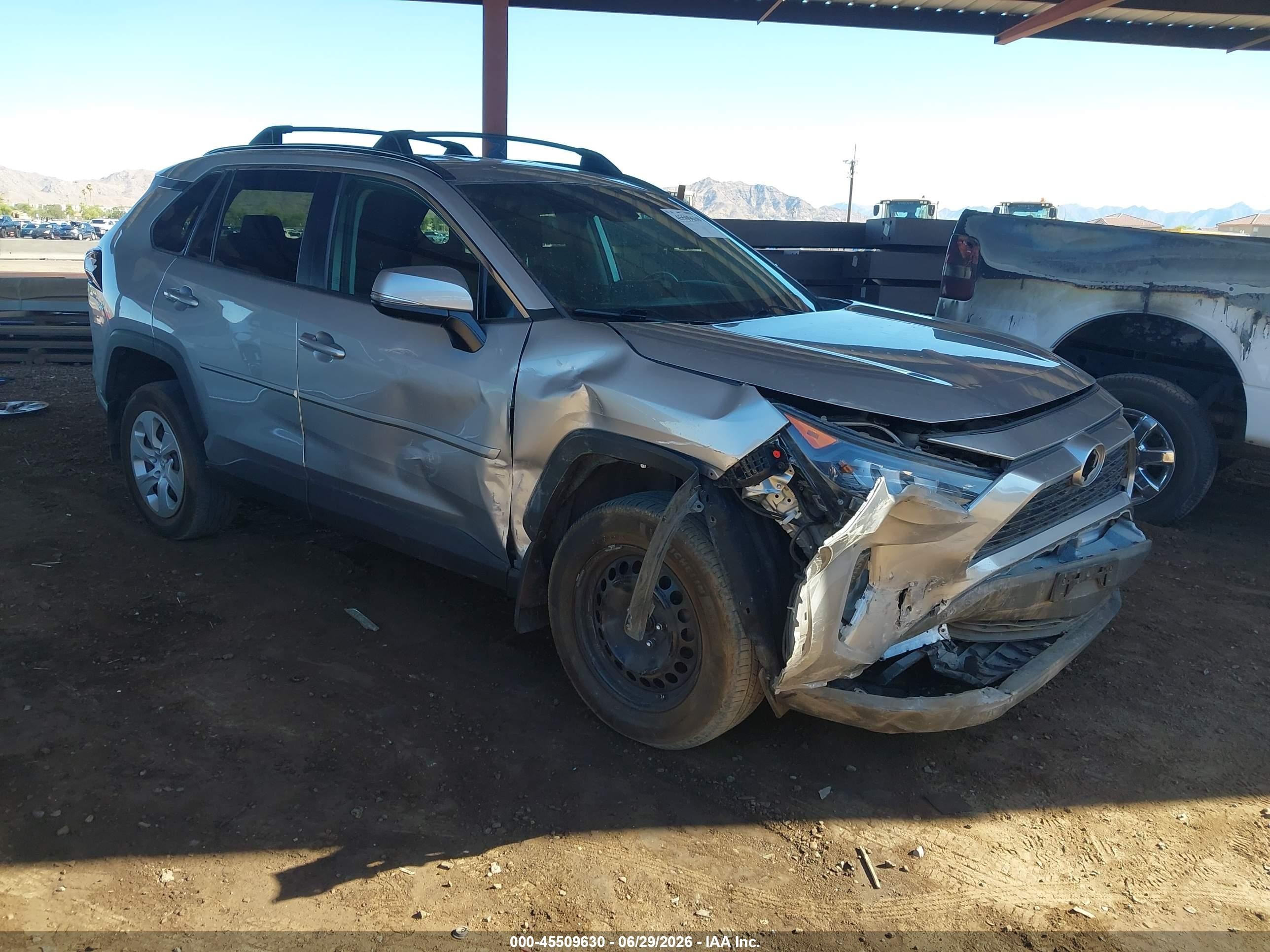 2019 Toyota RAV4 LE, VIN 2T3G1RFV5KC056938 — Front end