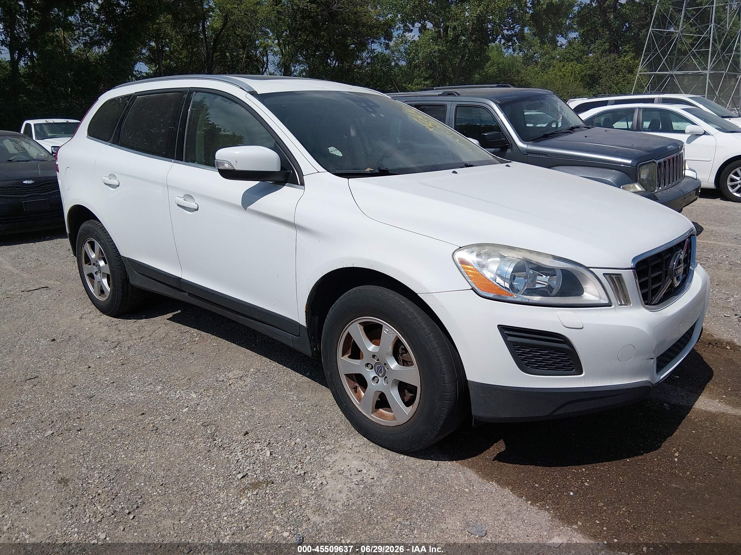 2011 Volvo XC60 3.2L, VIN YV4940DZ3B2151522 — Normal wear