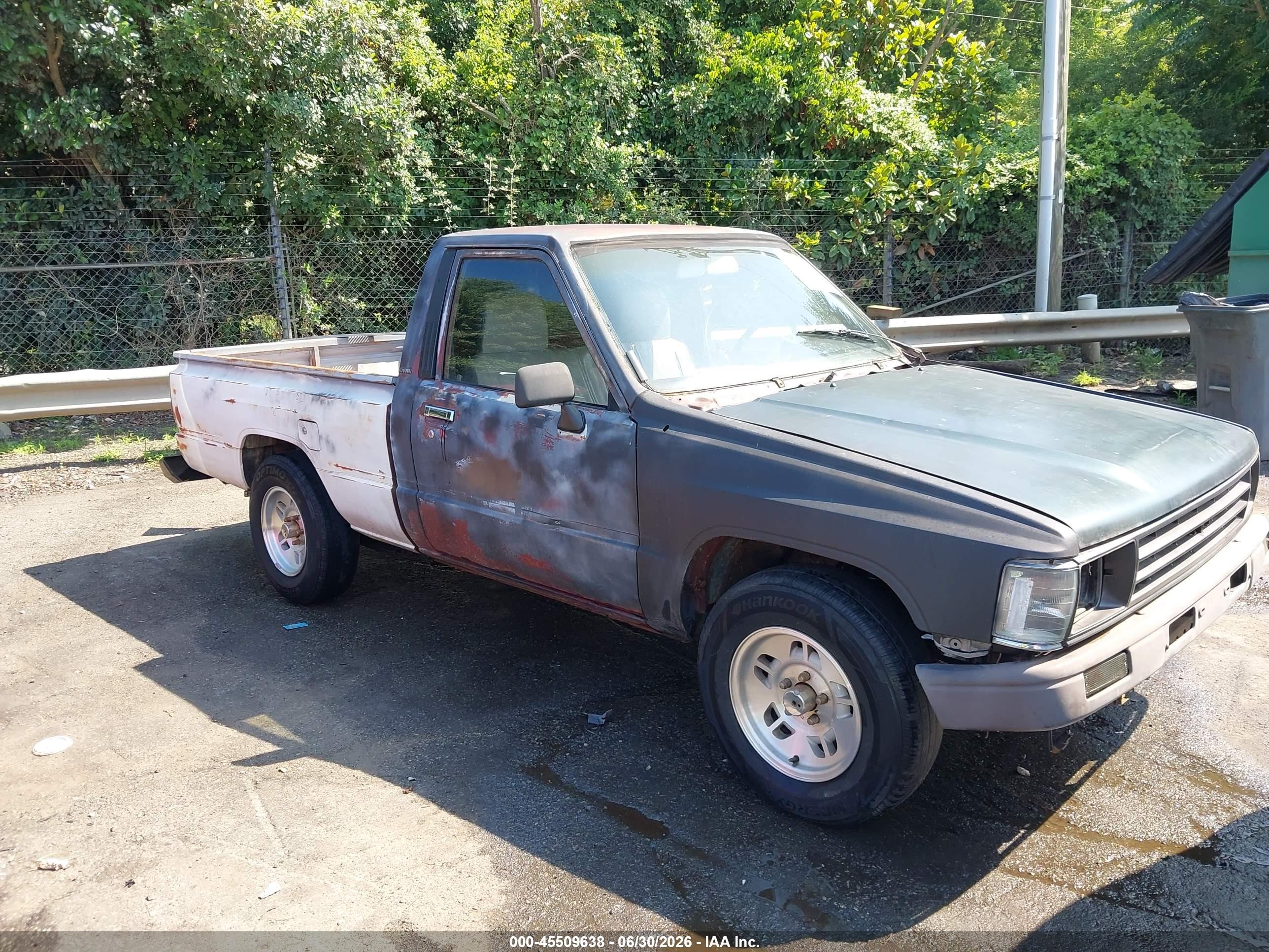 1987 Toyota Pickup, VIN JT4RN67D5H5073495 — Normal wear