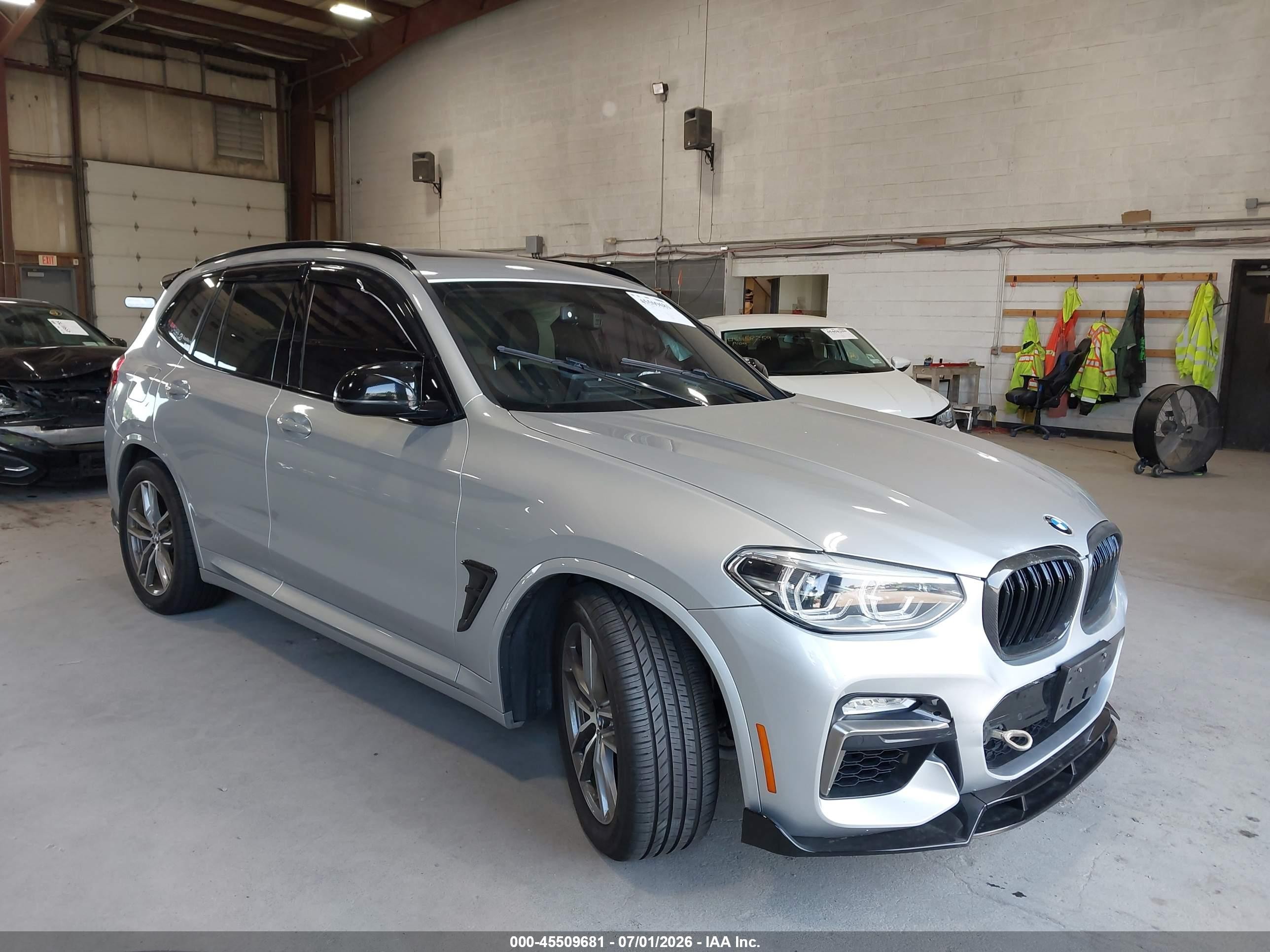 2018 BMW X3 M40i, VIN 5UXTS3C57J0Y97284 — Днище