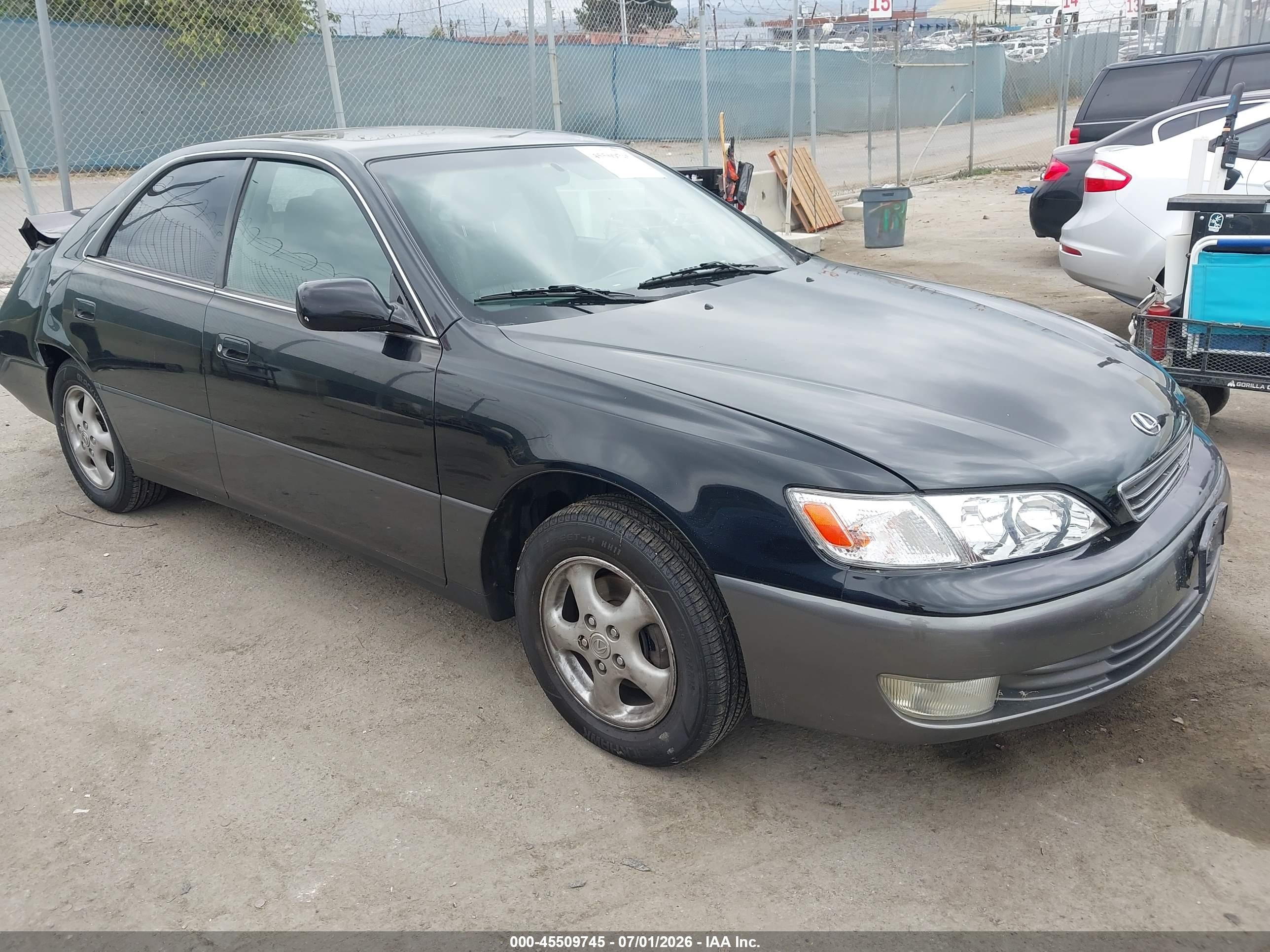 1999 Lexus ES 300, VIN JT8BF28G5X5066365 — Rear end