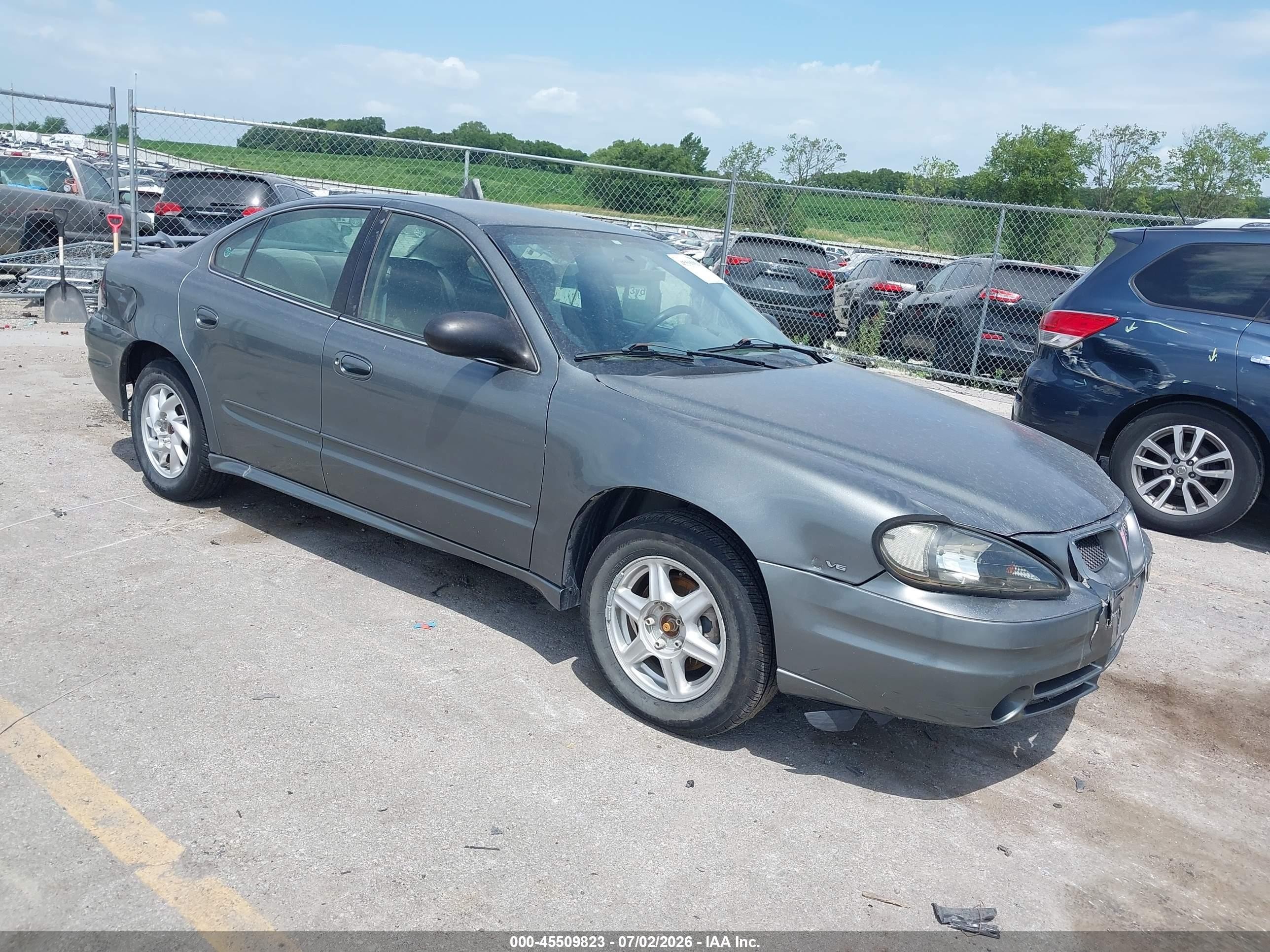 2004 Pontiac Grand Am SE1, VIN 1G2NF52EX4C191042 — Front end