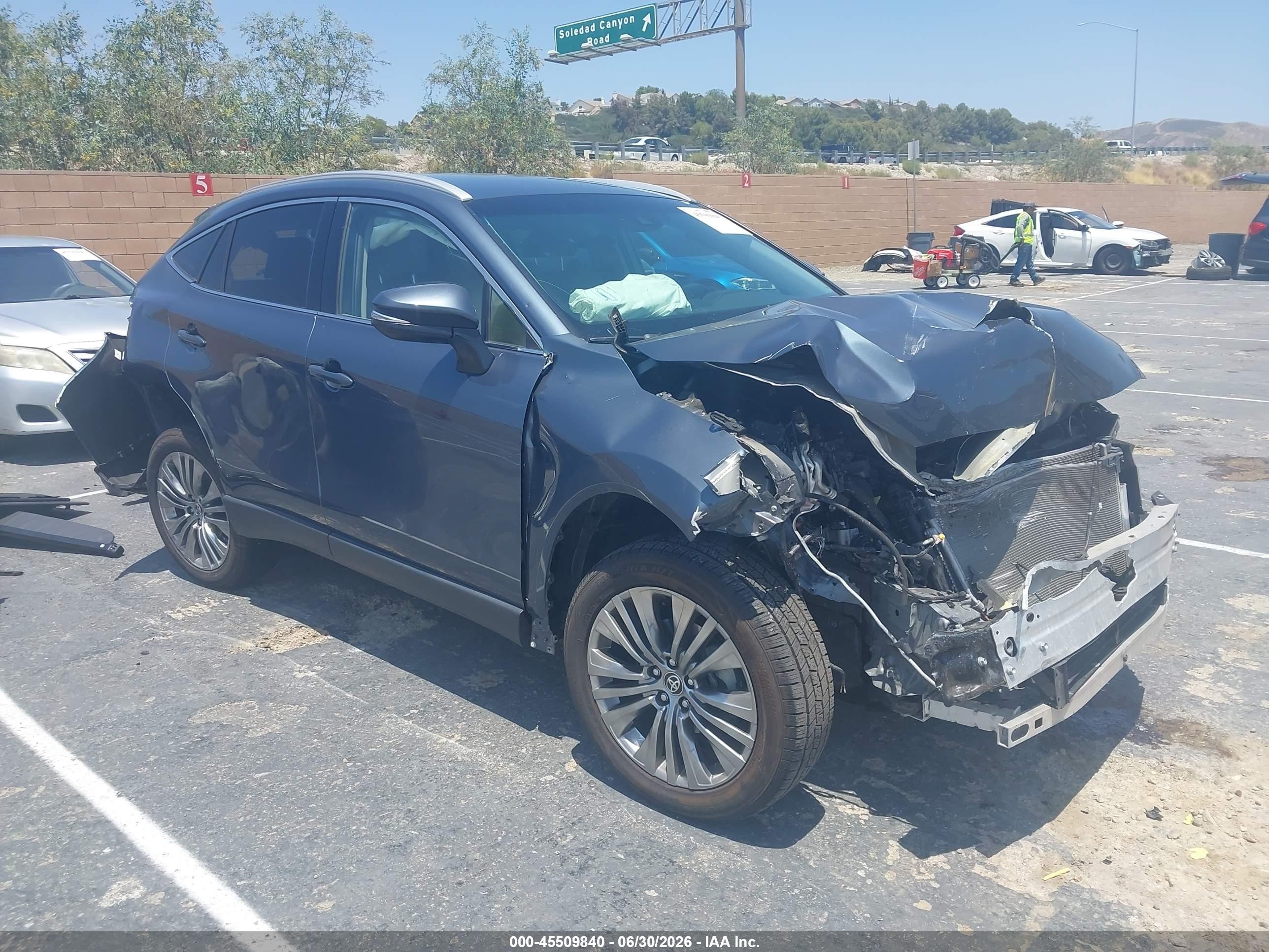 2023 Toyota Venza LE, VIN JTEAAAAH1PJ125469 — Front end