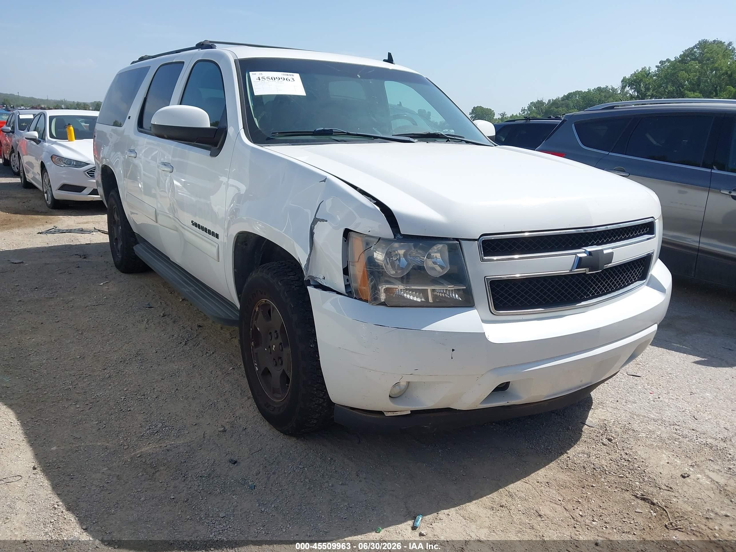 2014 Chevrolet Suburban LT, VIN 1GNSKJE74ER231329 — Normal wear