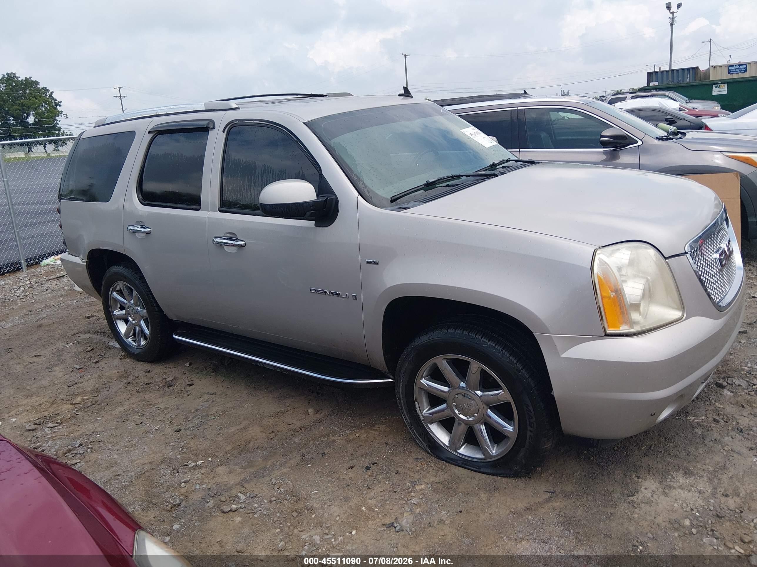 2007 GMC Yukon Denali, VIN 1GKFK63877J247520 — Normal wear