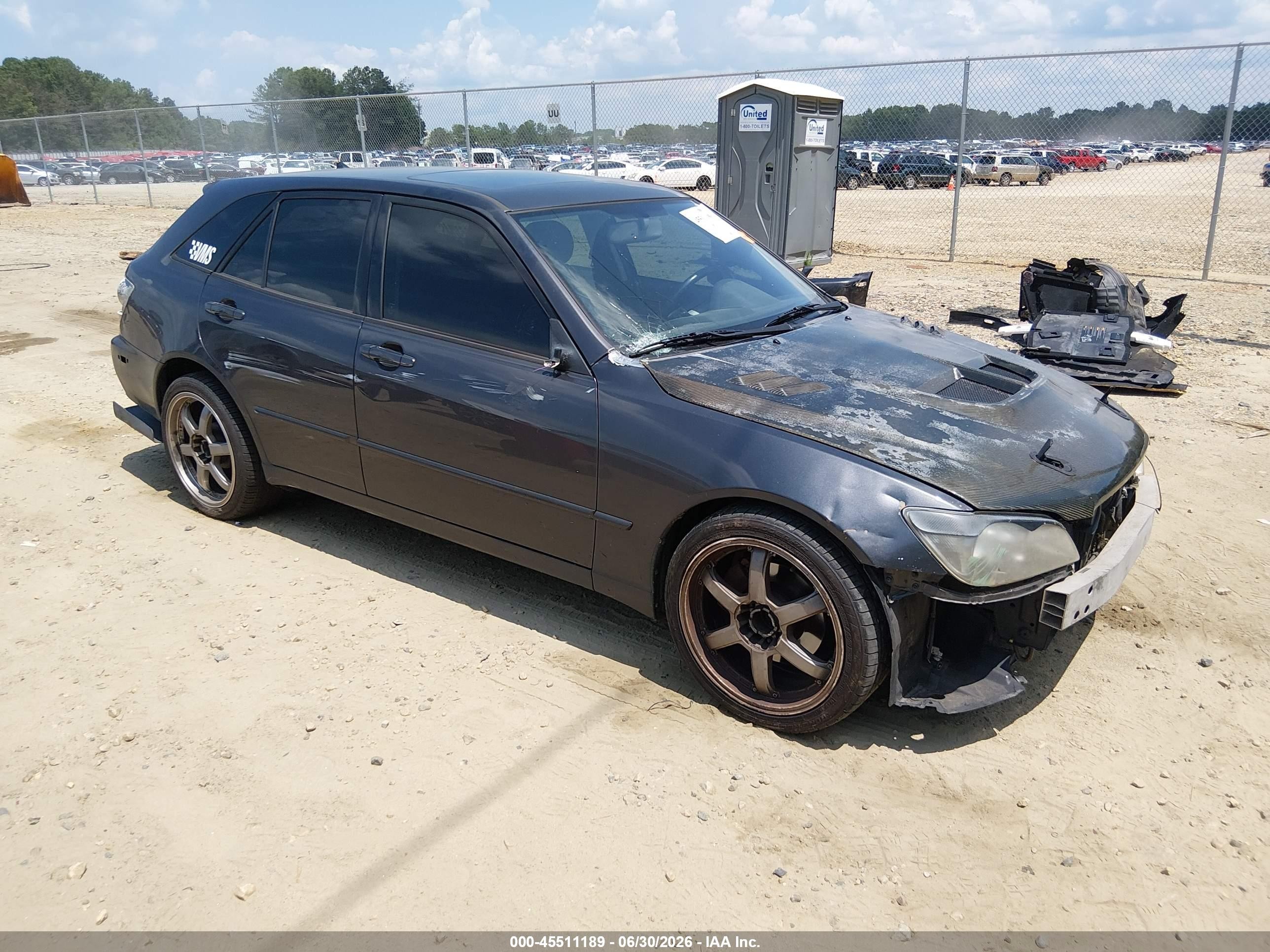 2004 Lexus IS 300/350, VIN JTHED192340089488 — Front end