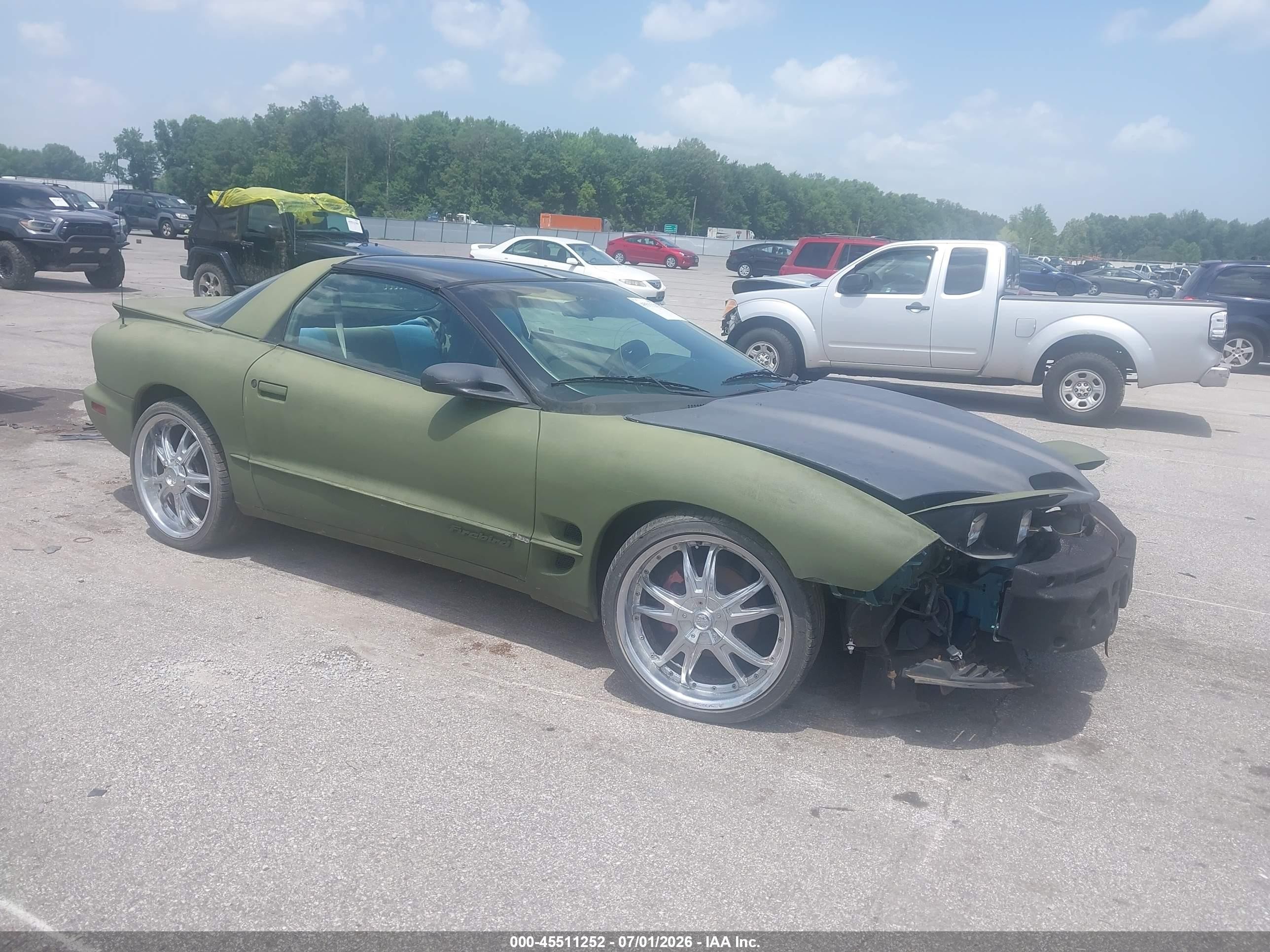1998 Pontiac Firebird Firebird, VIN 2G2FS22K5W2229204 — Normal wear