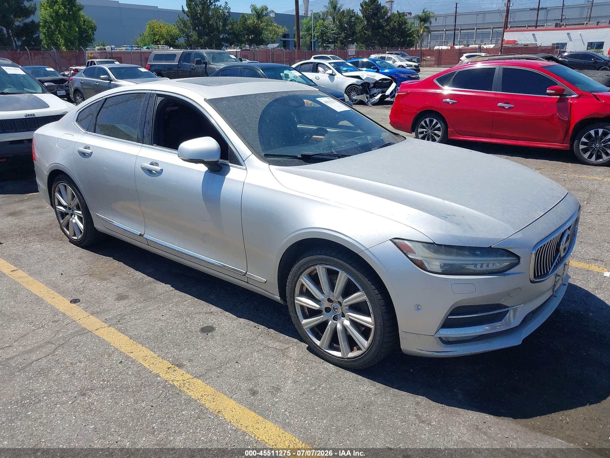 2017 Volvo S90 Inscription, VIN YV1A22ML0H1011191 — Normal wear