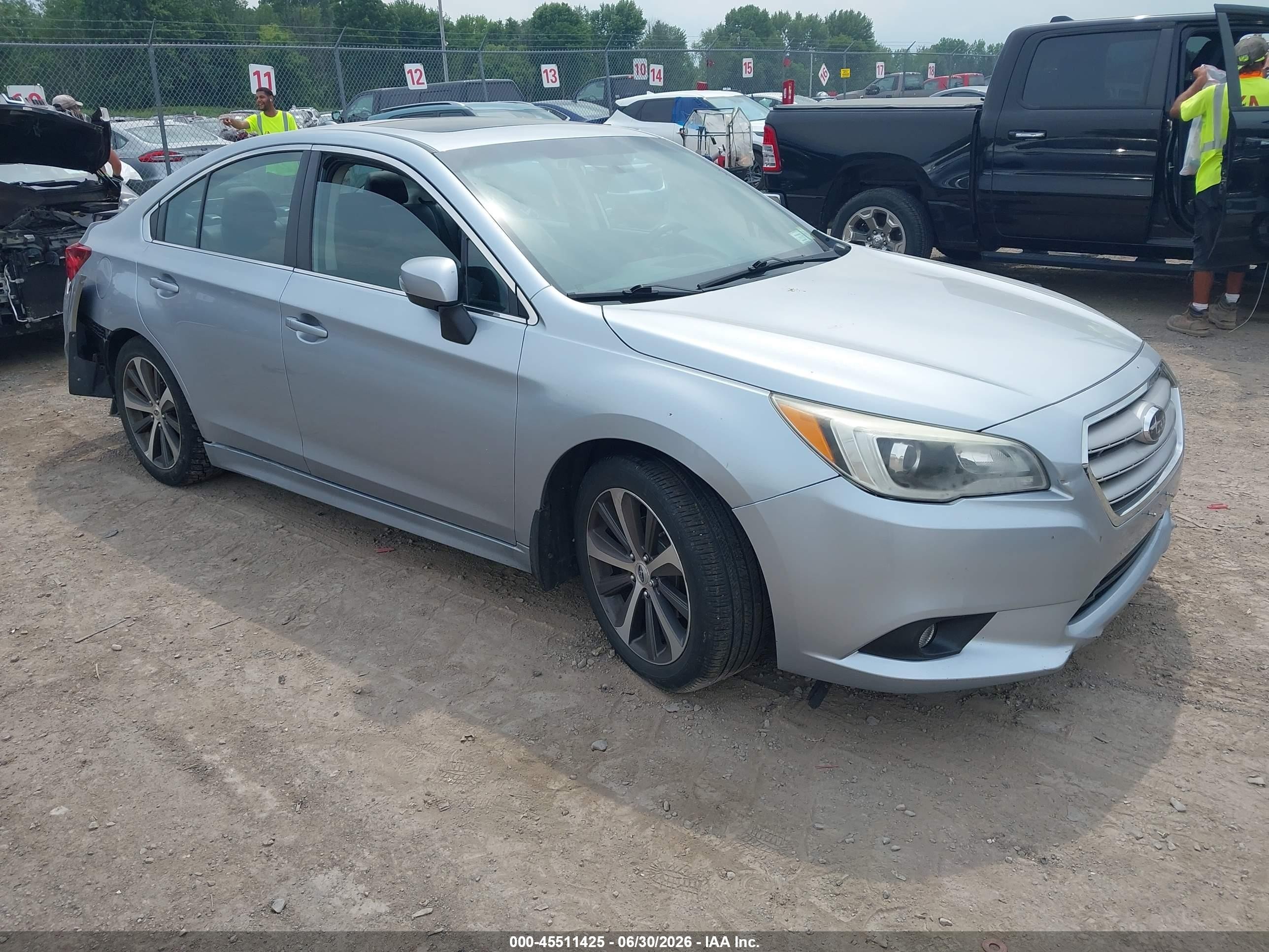 2016 Subaru Legacy Limited, VIN 4S3BNAN61G3063436 — Зад