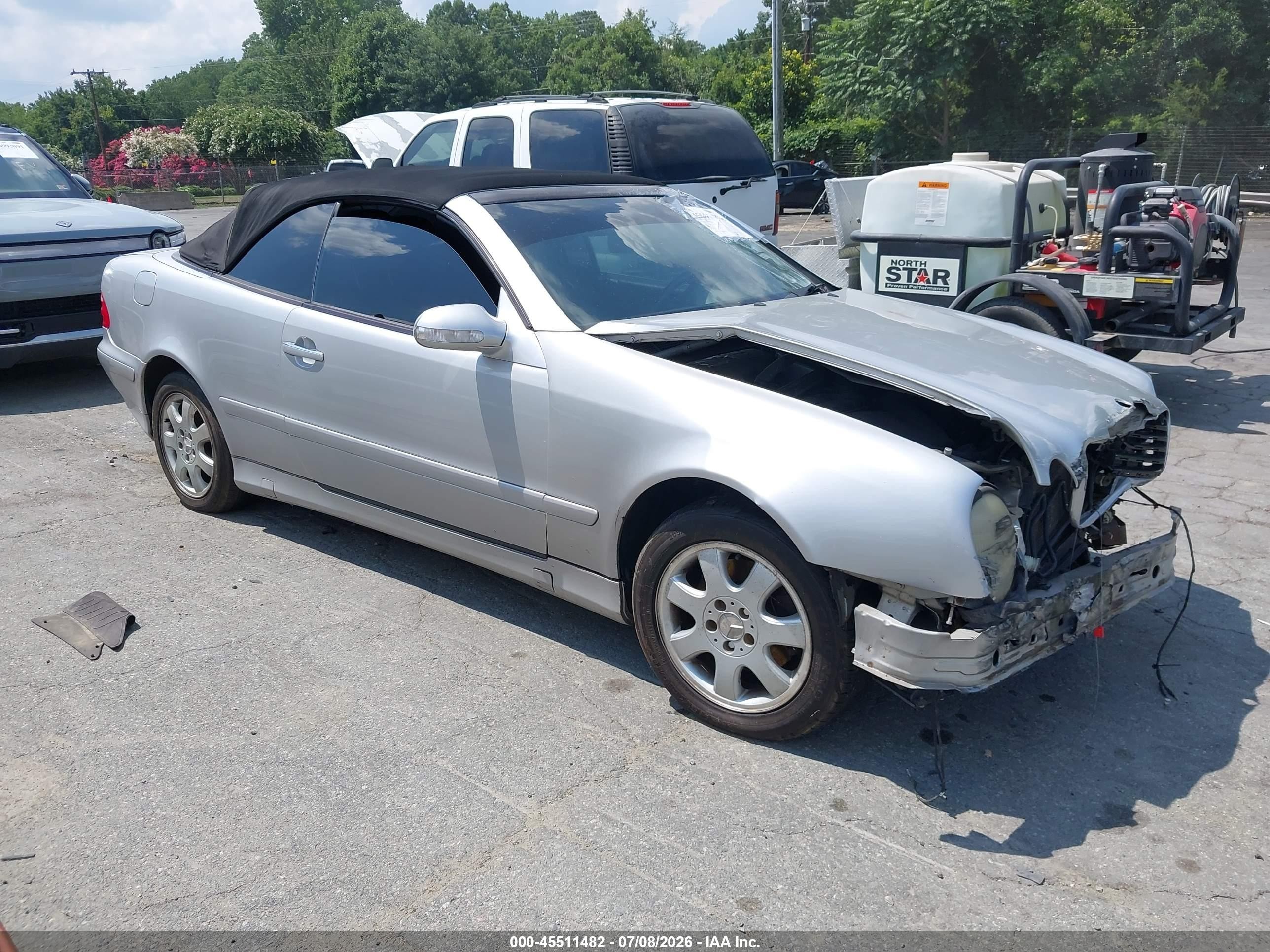2003 Mercedes-Benz CLK 320, VIN WDBLK65GX3T134189 — Front end