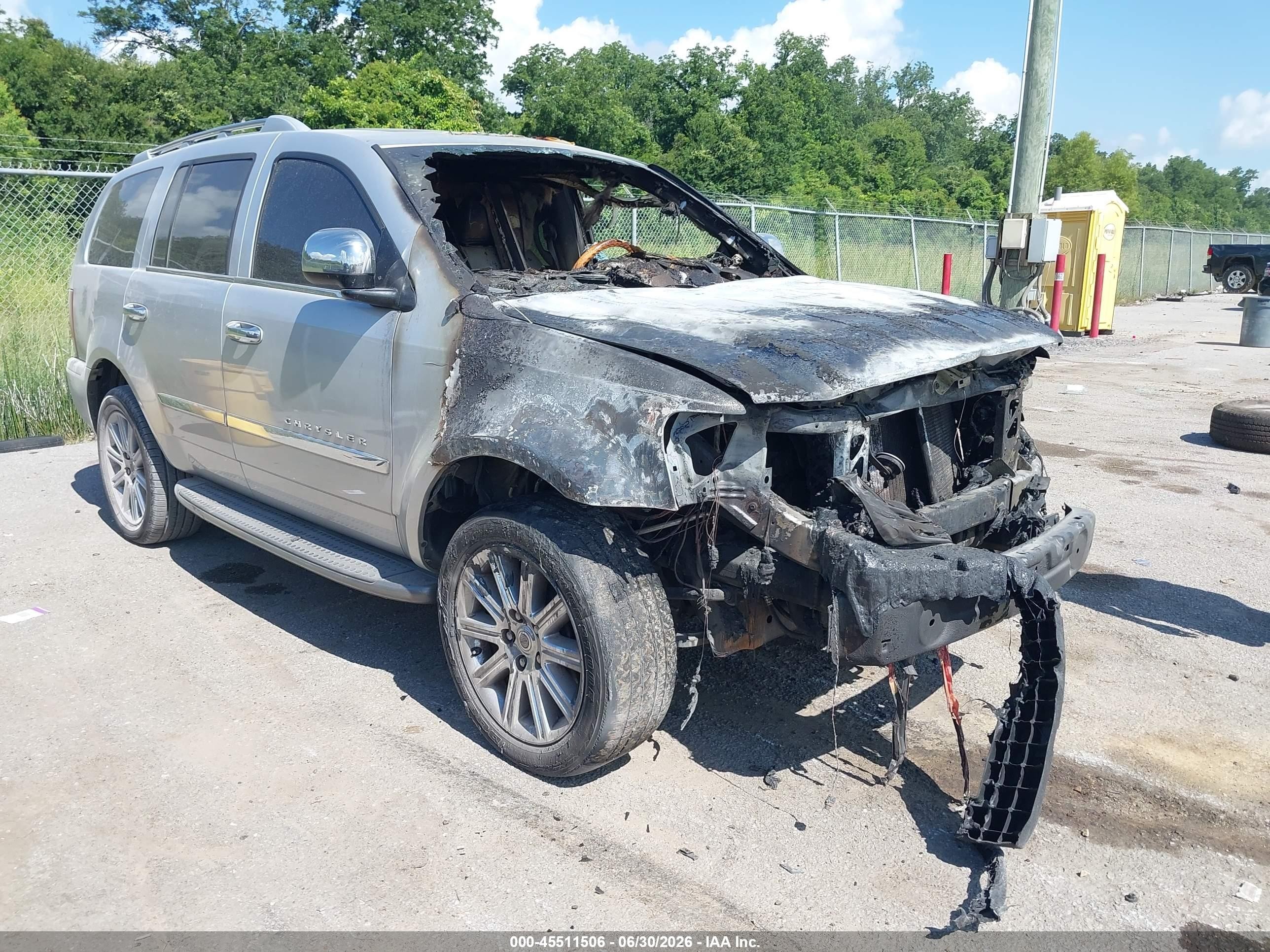 2007 Chrysler Aspen Limited, VIN 1A8HX58207F578374 — Engine fire