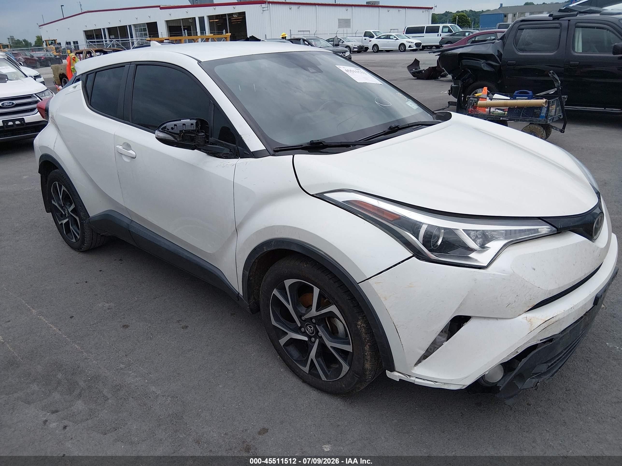 2018 Toyota C-HR XLE, VIN NMTKHMBX6JR006126 — Front end