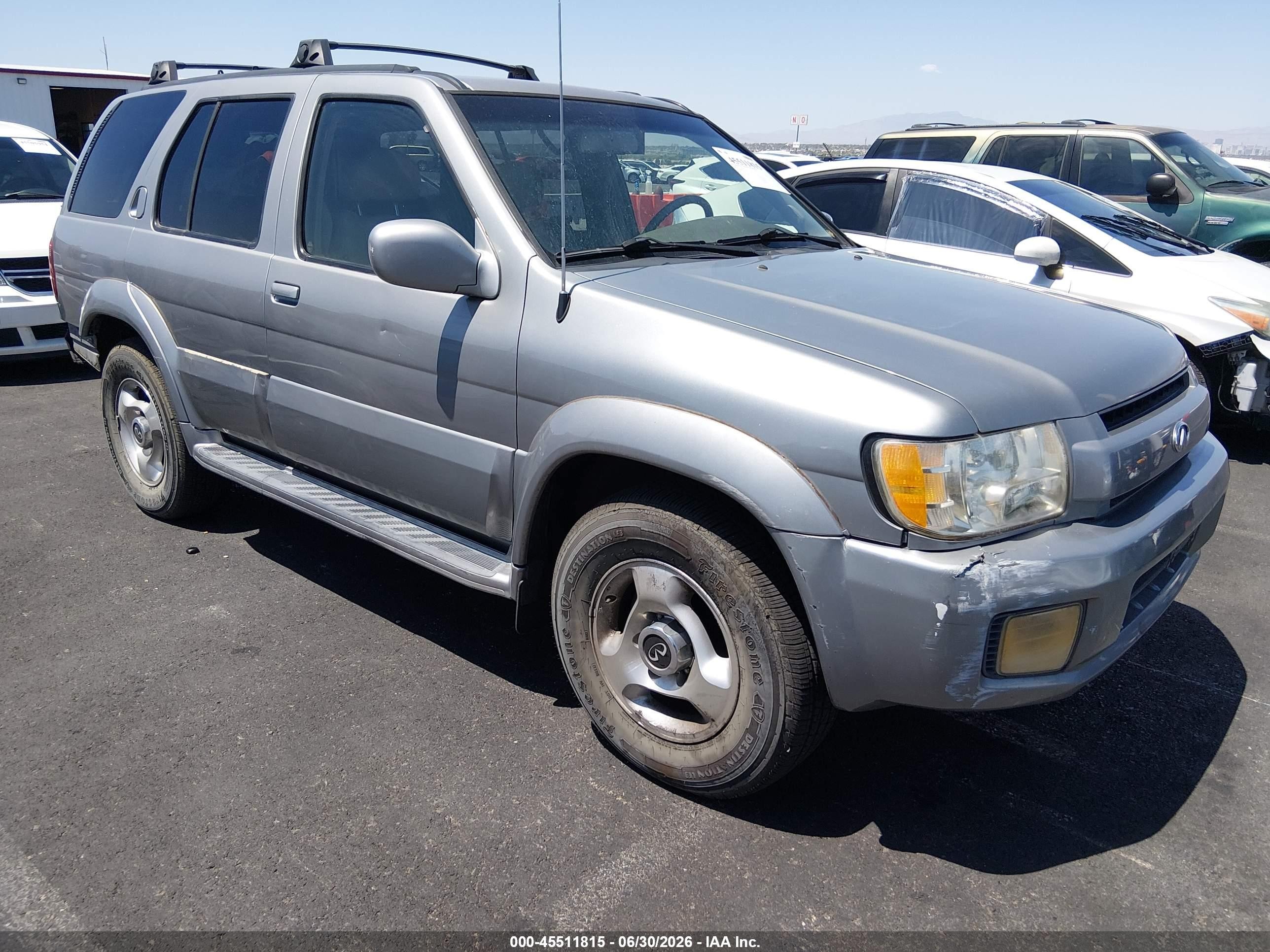 2001 Infiniti QX4 Luxury, VIN JNRDR09X31W201008 — Side