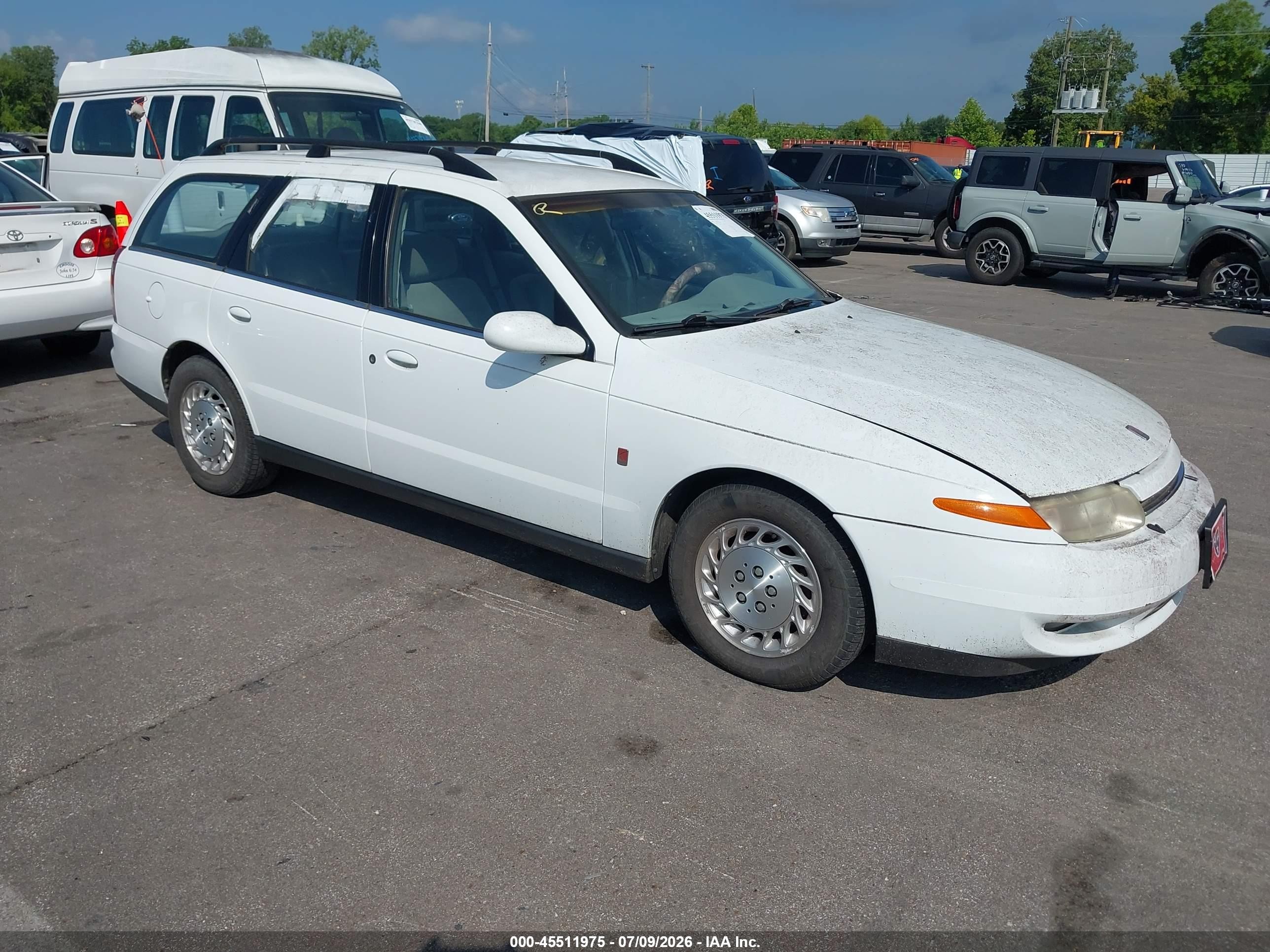 2000 Saturn LW, VIN 1G8JW82R0YY700296 — Normal wear
