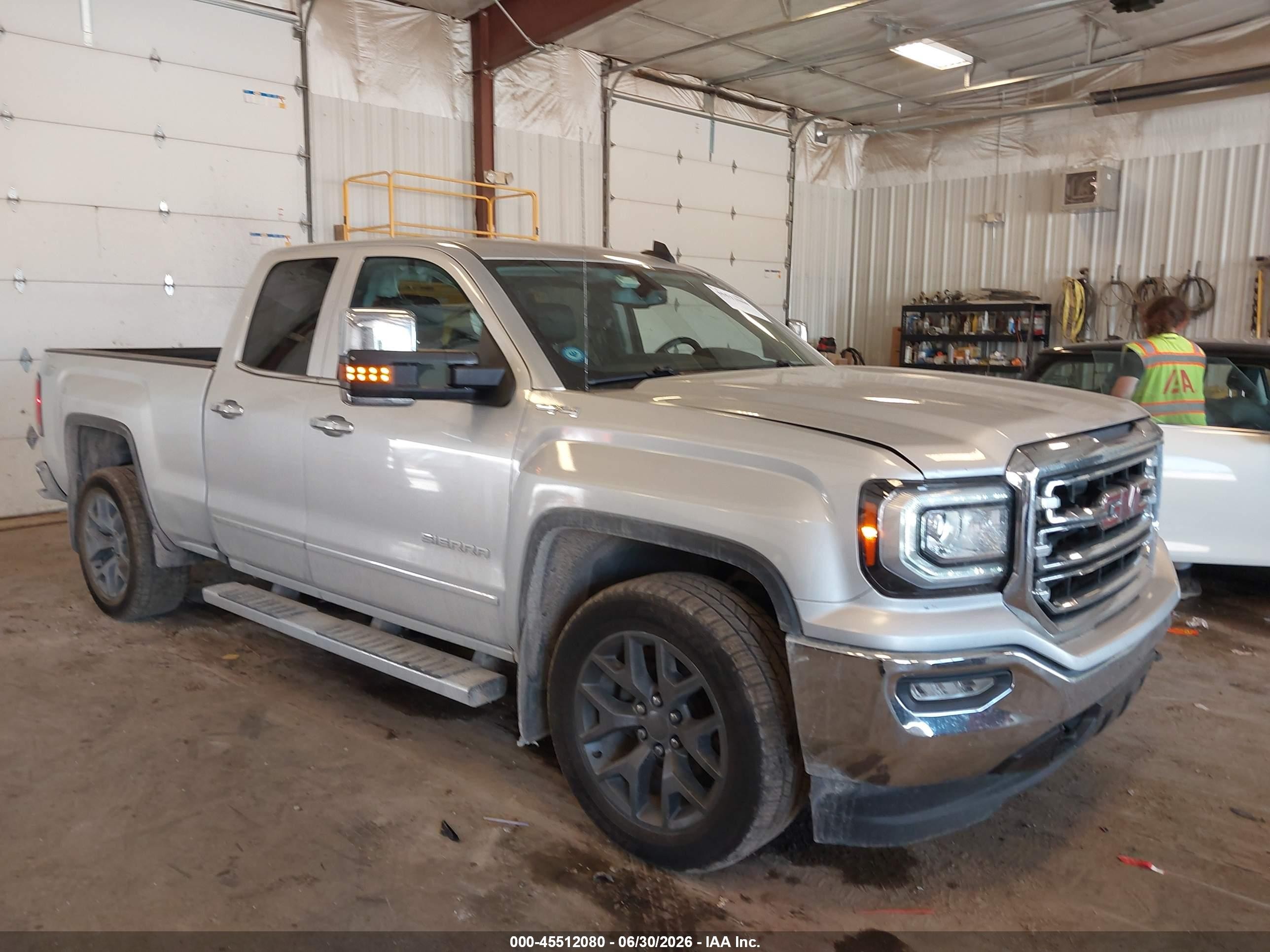 2018 GMC Sierra 1500 SLT, VIN 1GTV2NEC1JZ231972 — Front end