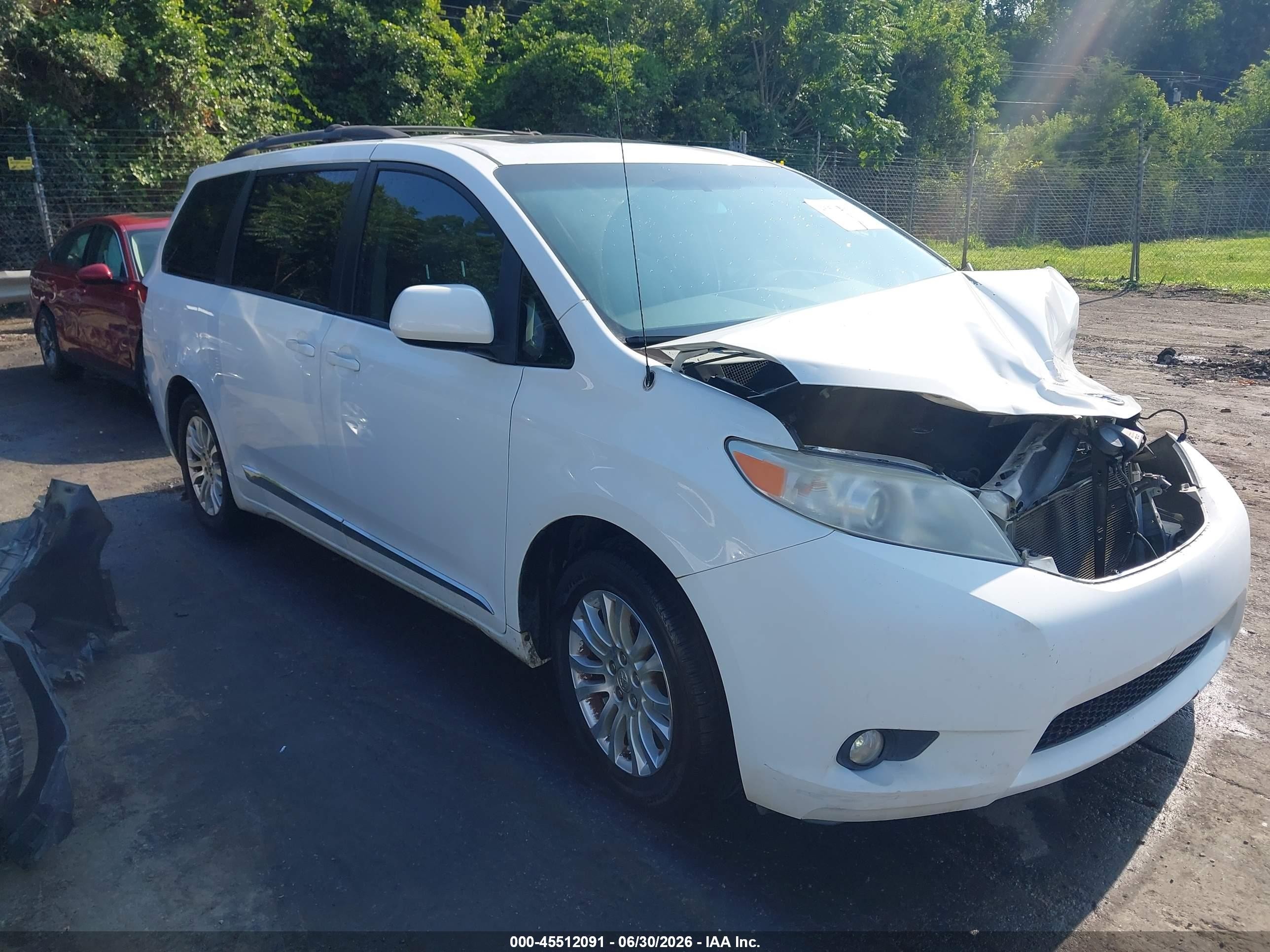2014 Toyota Sienna XLE, VIN 5TDYK3DC6ES504639 — Mechanical
