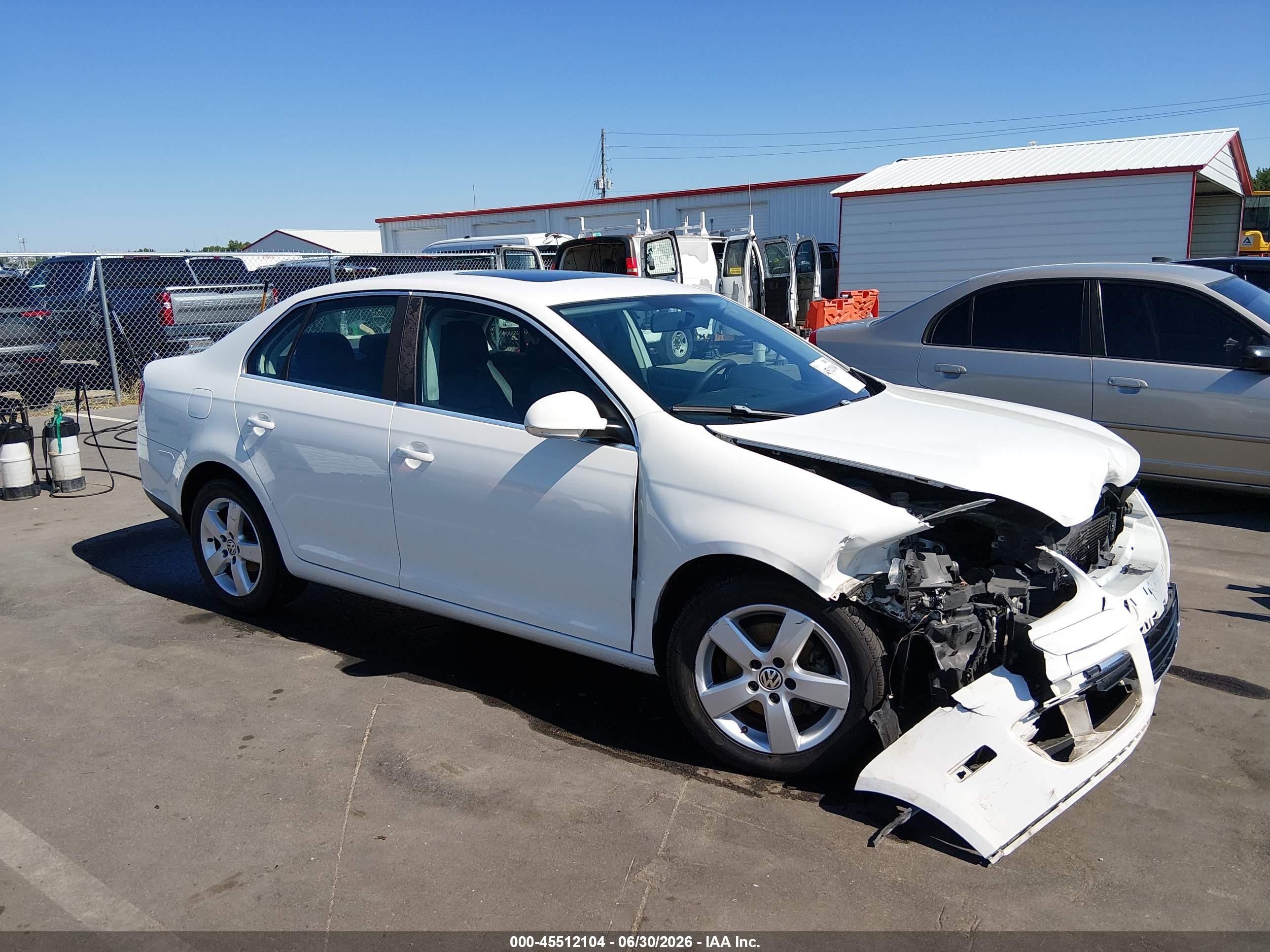 2009 Volkswagen Jetta SE, VIN 3VWRM71K99M098697 — Front end