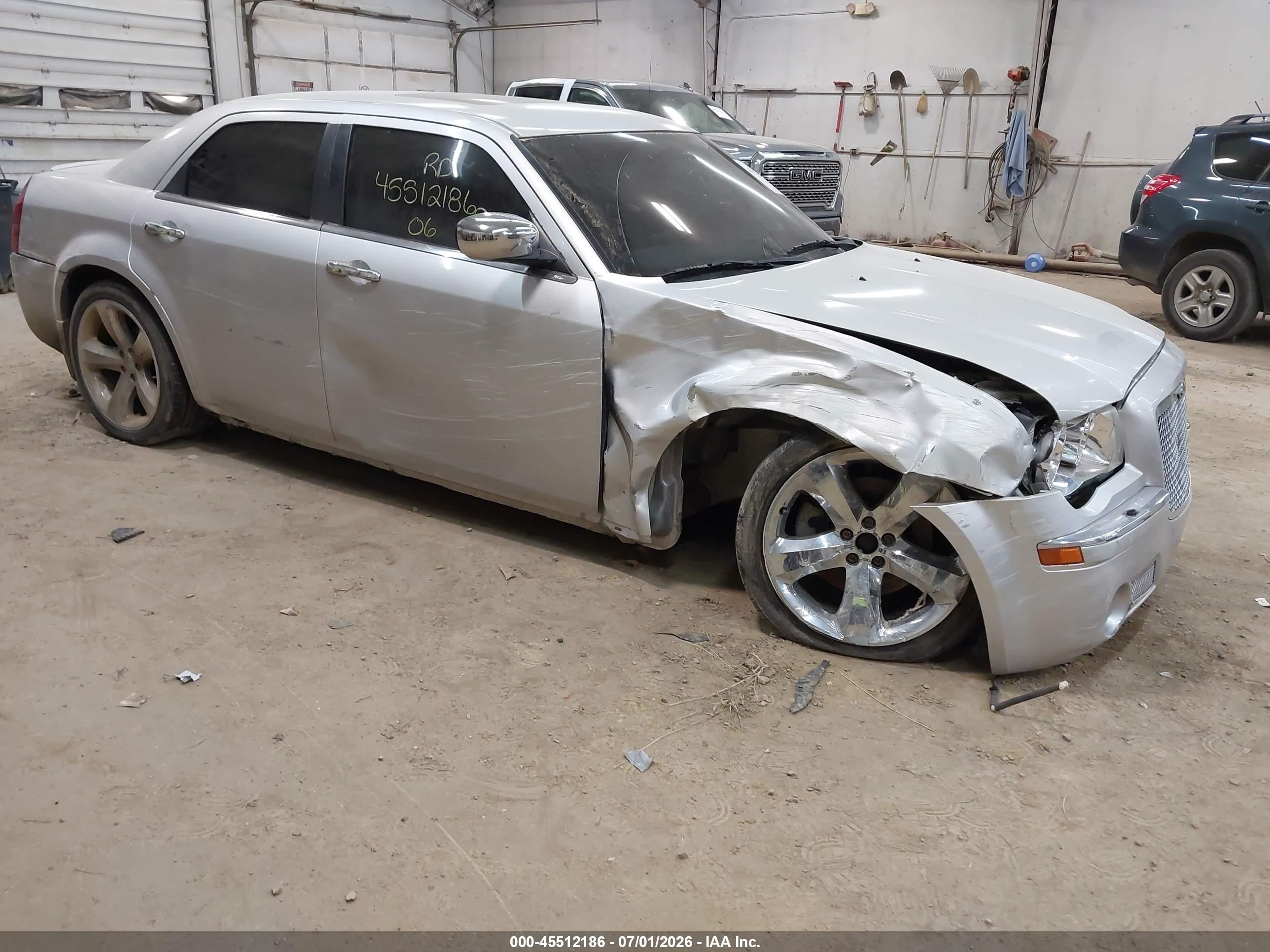 2006 Chrysler 300 C, VIN 2C3LA63H96H279228 — Side