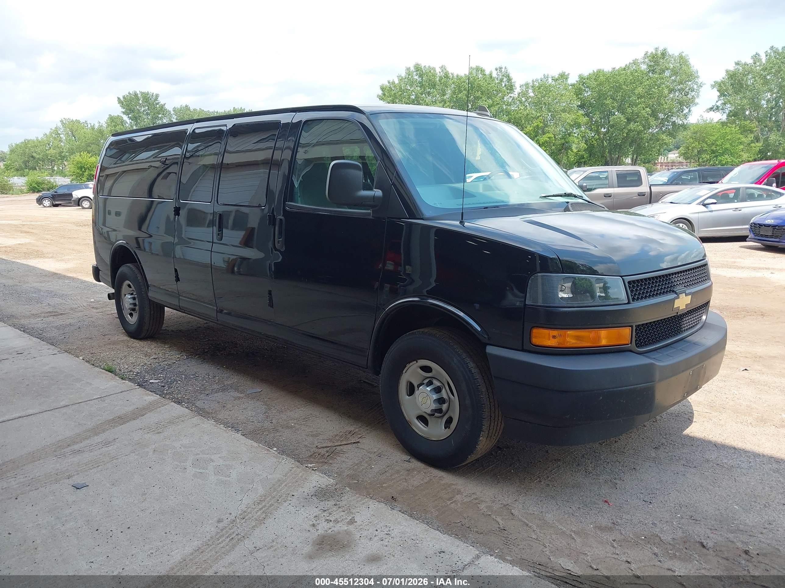 2020 Chevrolet Express Passenger LS, VIN 1GAZGNFP0L1256263 — Side