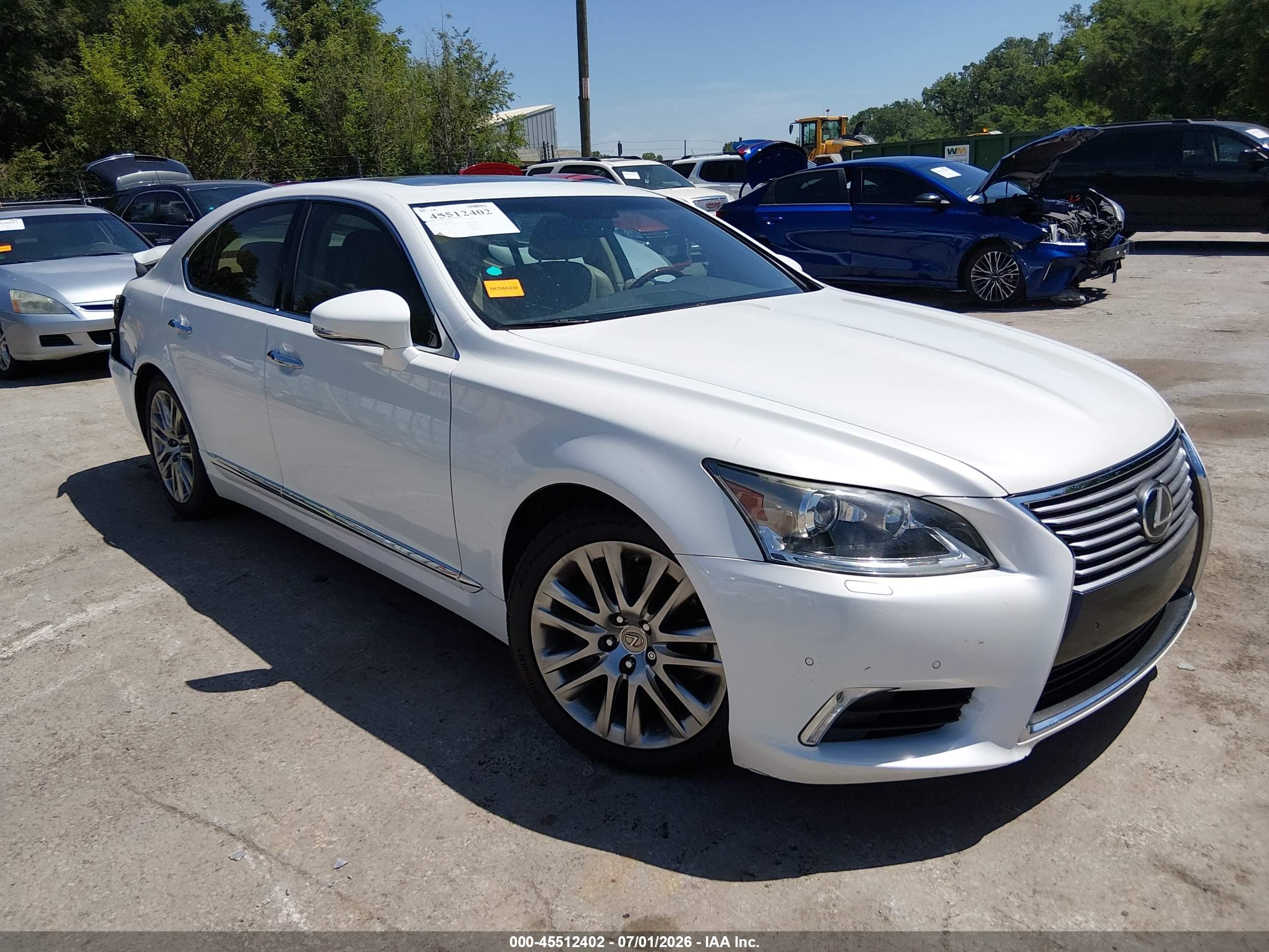 2014 Lexus LS 460, VIN JTHBL5EF4E5128003 — Rear end