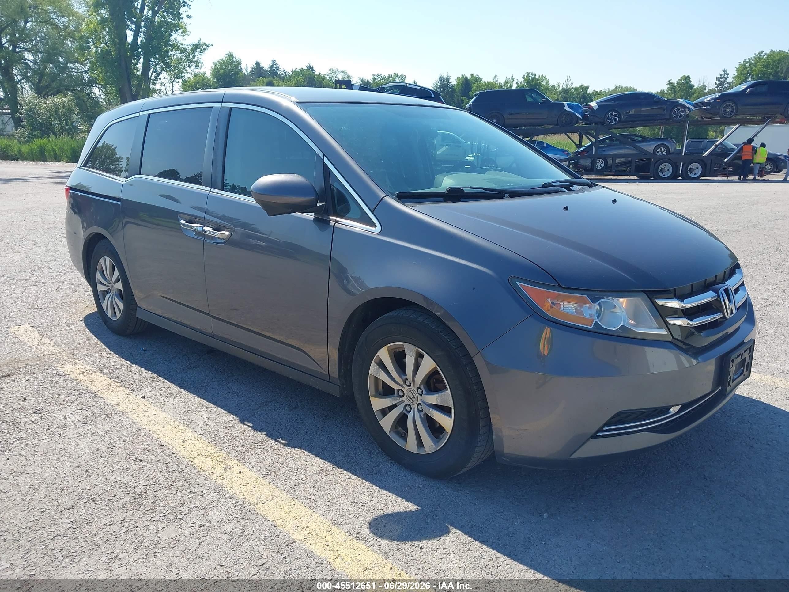 2017 Honda Odyssey SE, VIN 5FNRL5H39HB019203 — Front end