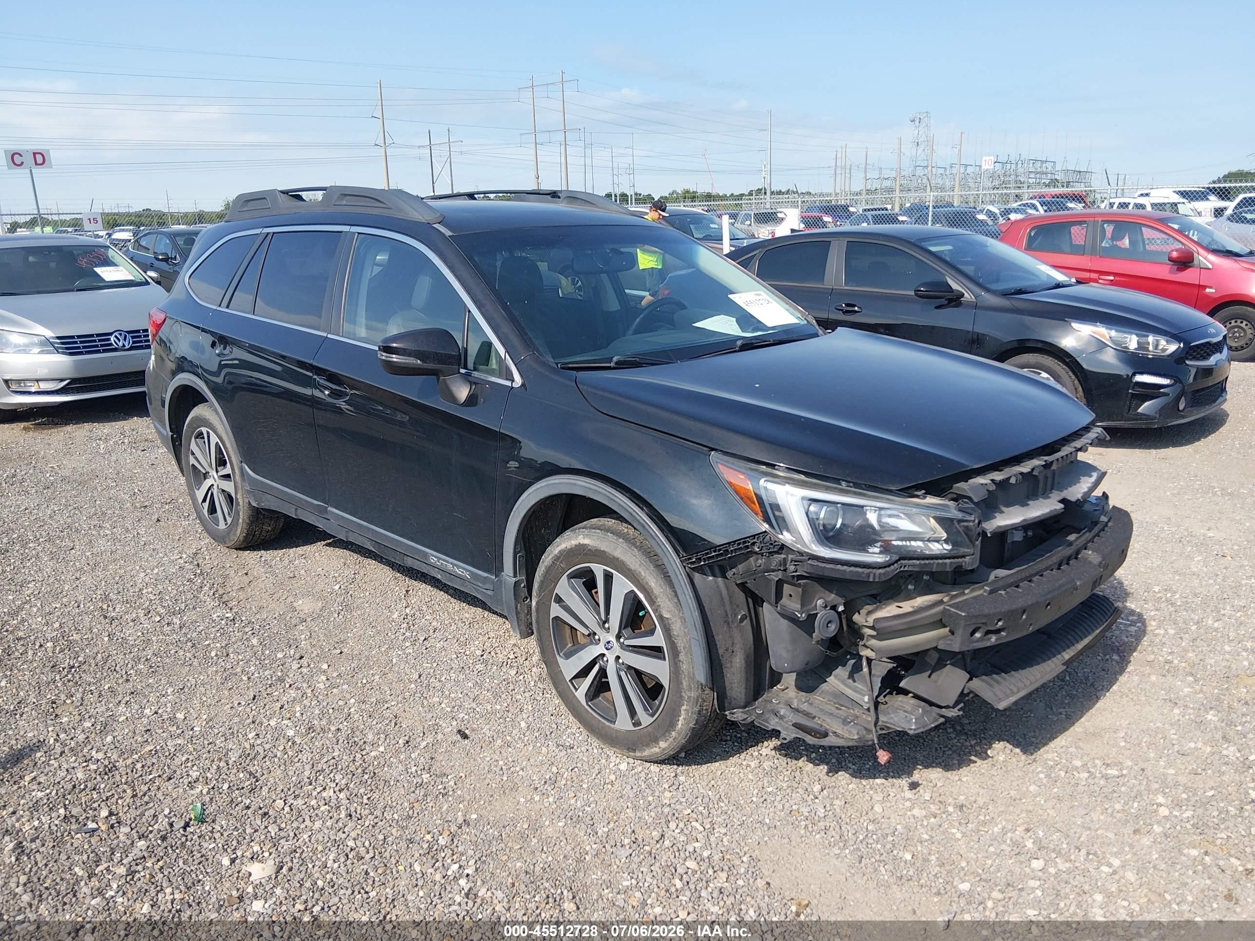 2018 Subaru Outback Limited, VIN 4S4BSAKCXJ3390360 — Front end