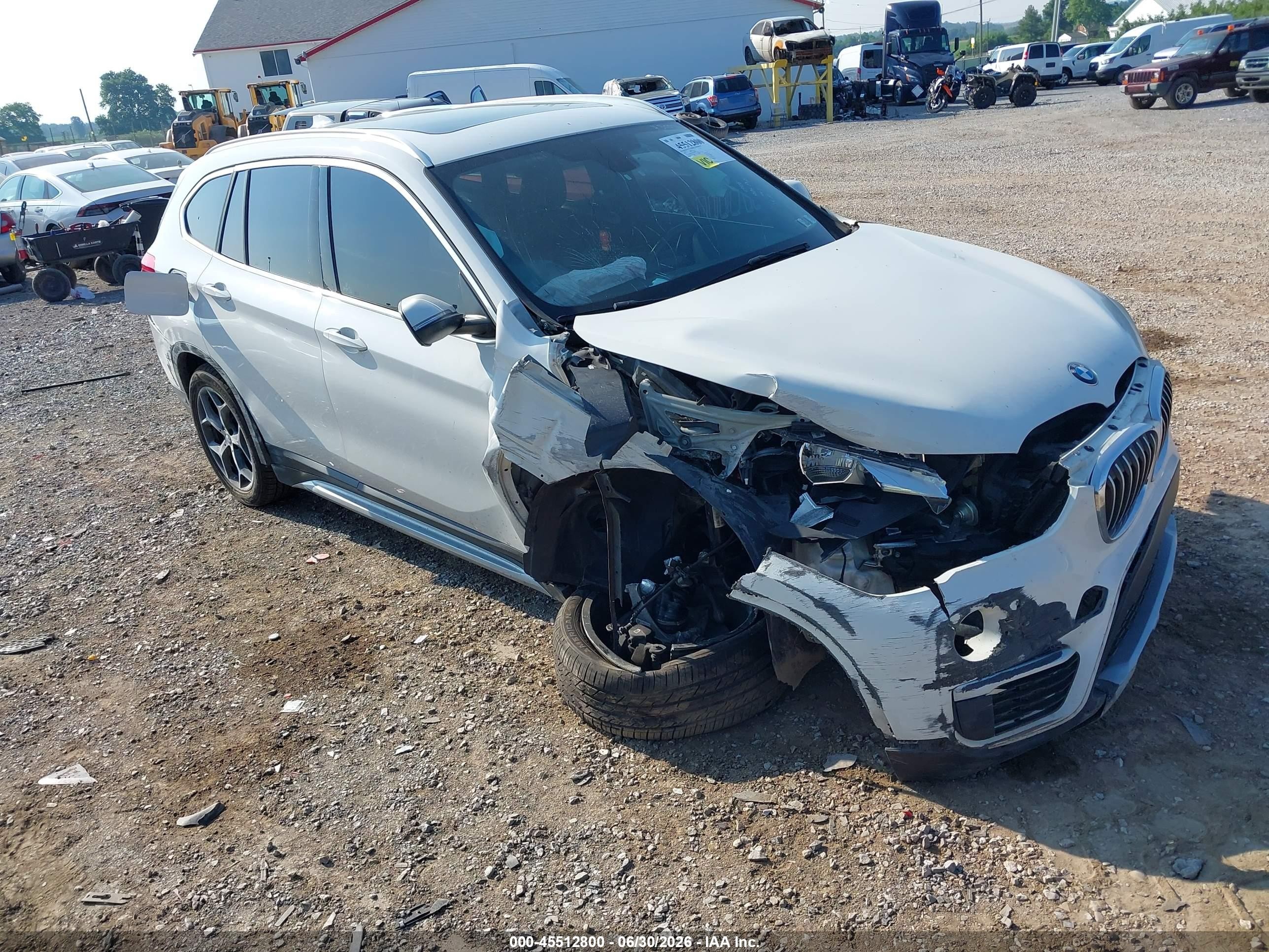 2018 BMW X1 xDrive28i, VIN WBXHT3C36J3H30017 — Front end